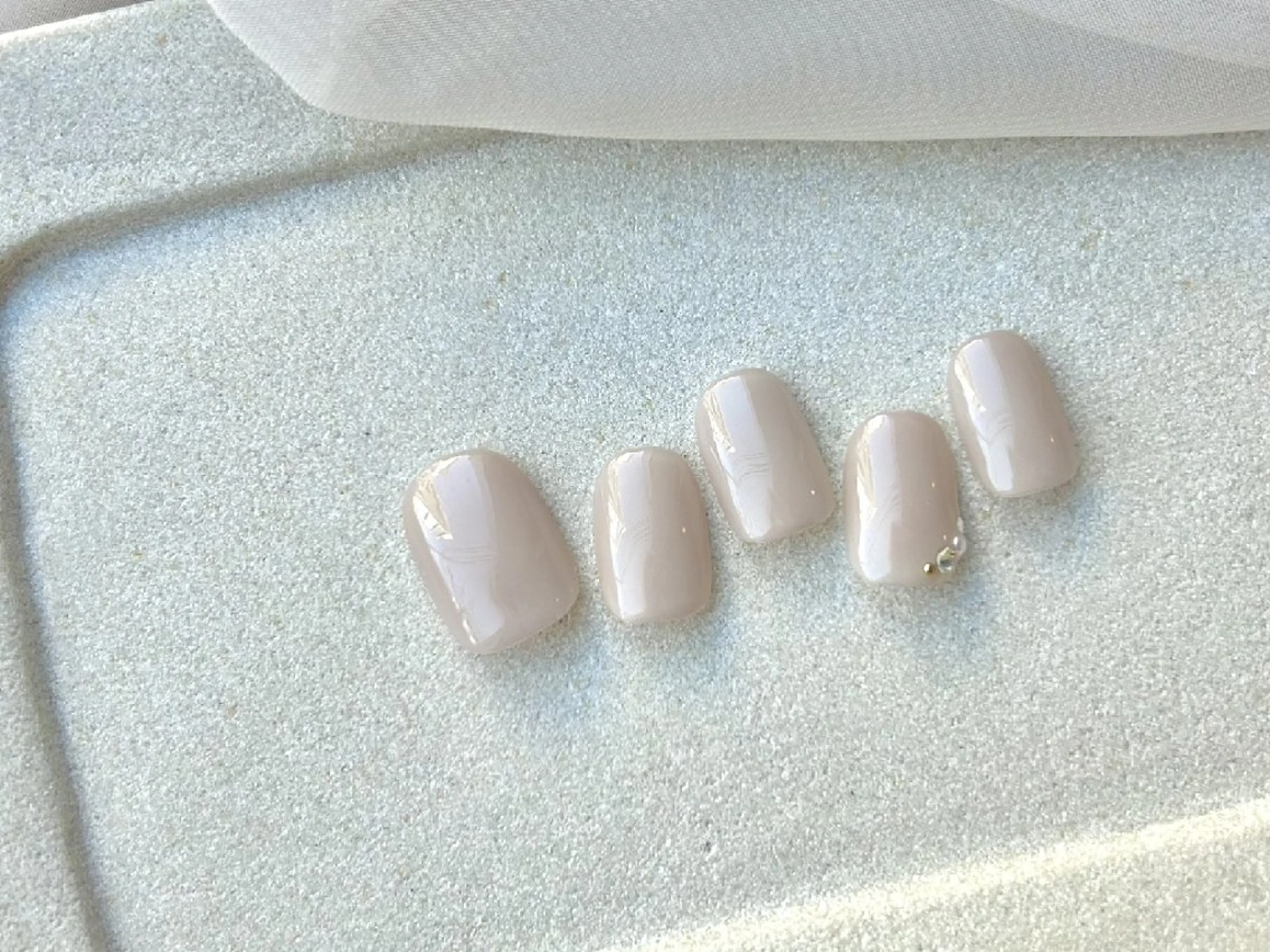 ネイル アートネイル オフィスネイル ワンカラーネイル シンプルネイル ストーンネイル ハンドネイル Richer  ~nail & eyebeauty ~所属・ai のネイルデザイン