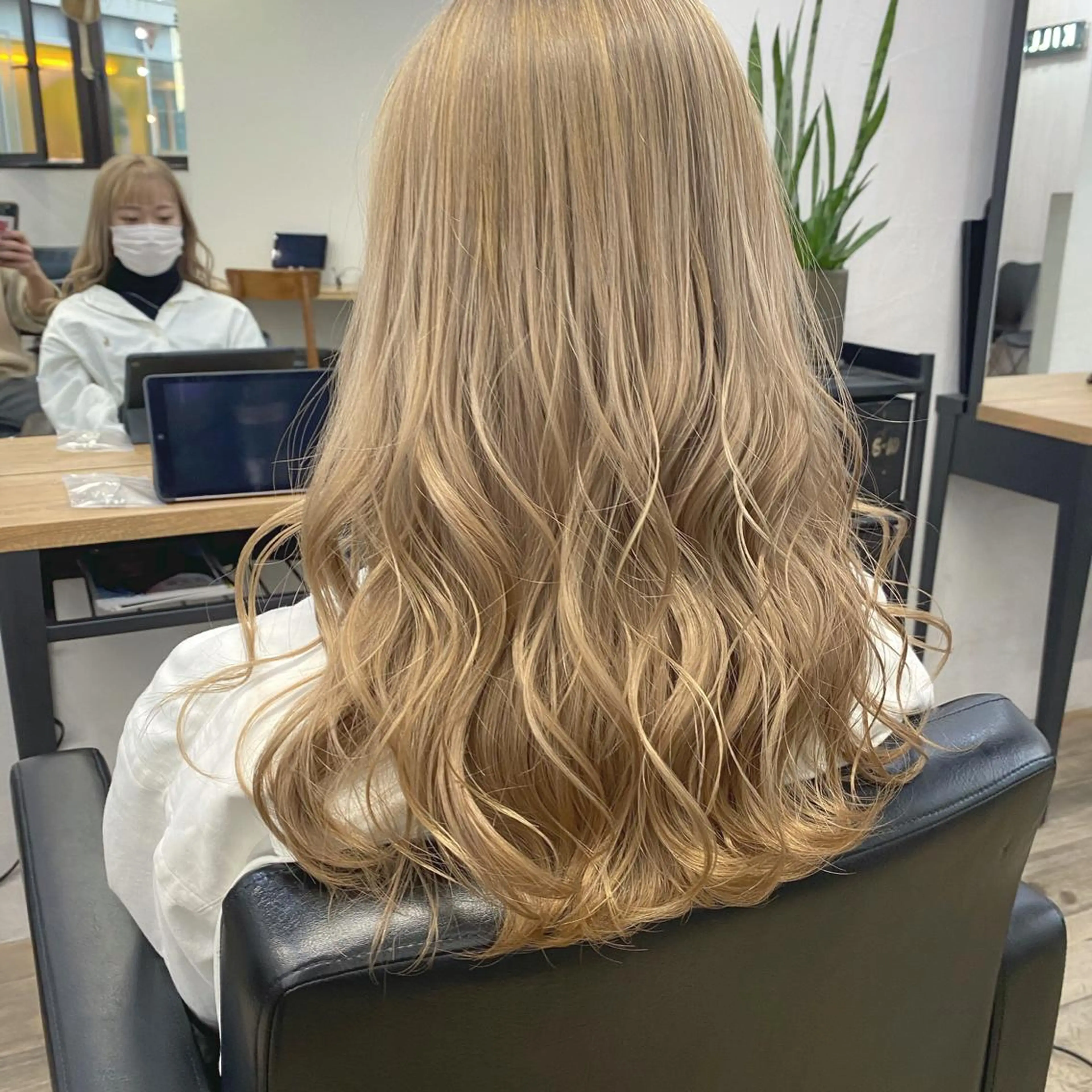 セミロング カラー ヘアアレンジ ブリーチダブルカラー ハイライト/山本喜熙のヘアスタイル