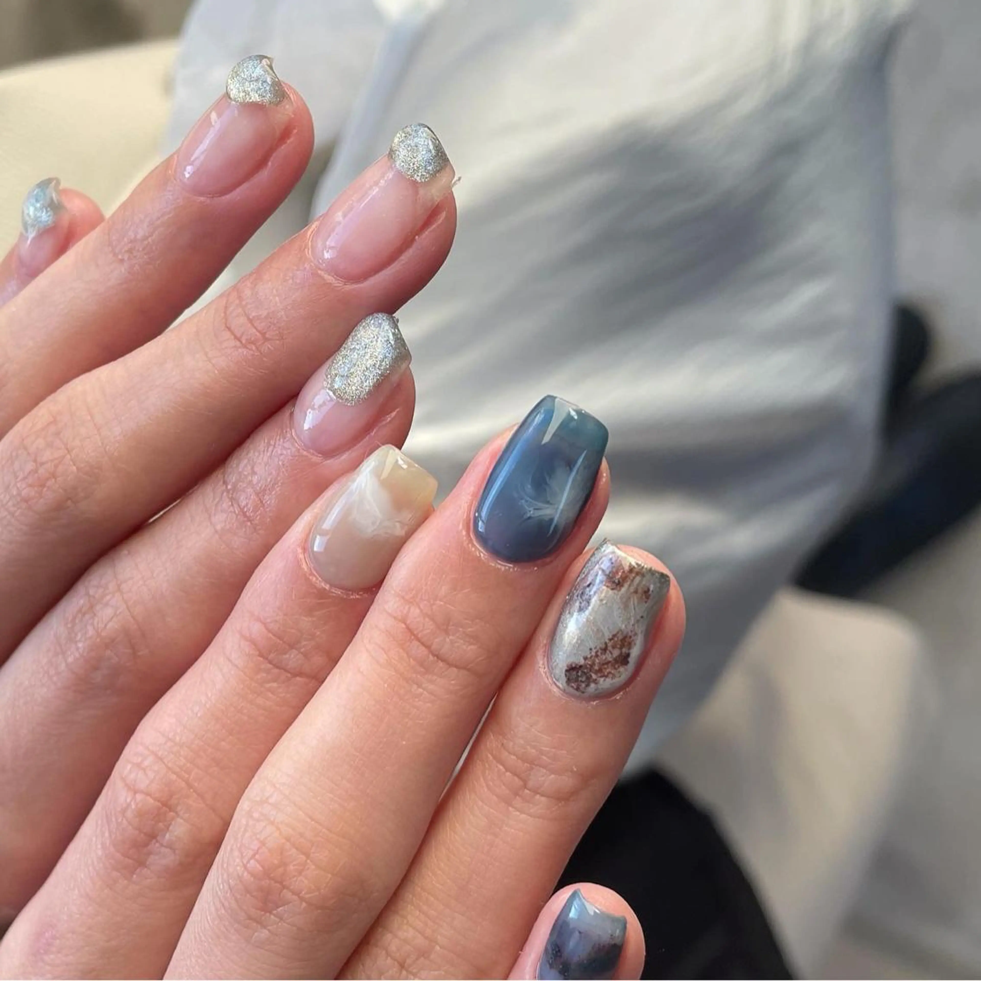 ネイル カジュアル マグネットネイル ニュアンスネイル ぷっくりネイル ハンドネイル ハンドケア lyly.nail所属・lylynail YUUKAのネイルデザイン