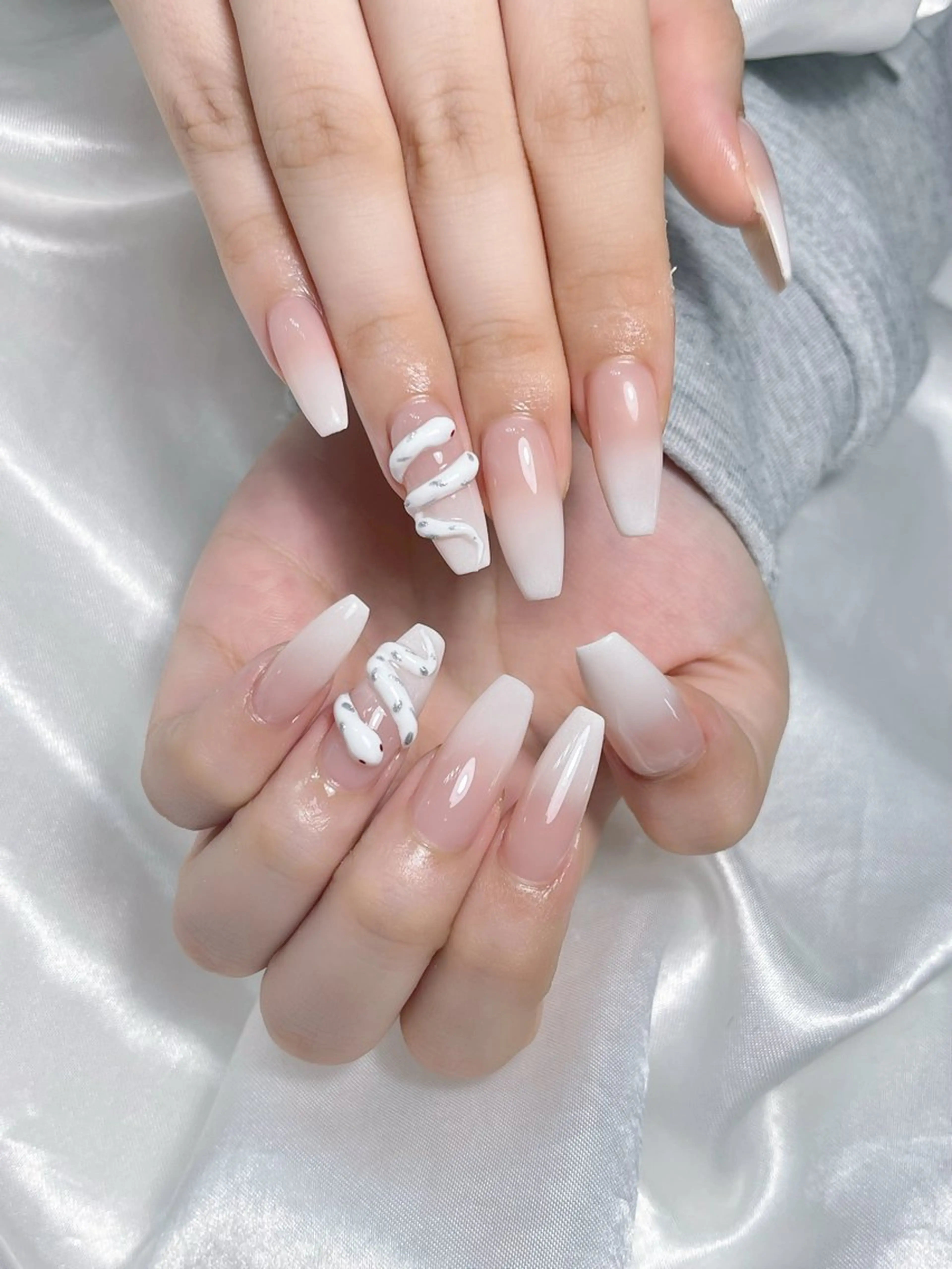 ネイル LEELA NAIL STUDIO所属・LEELA NAIL STUDIOのネイルデザイン