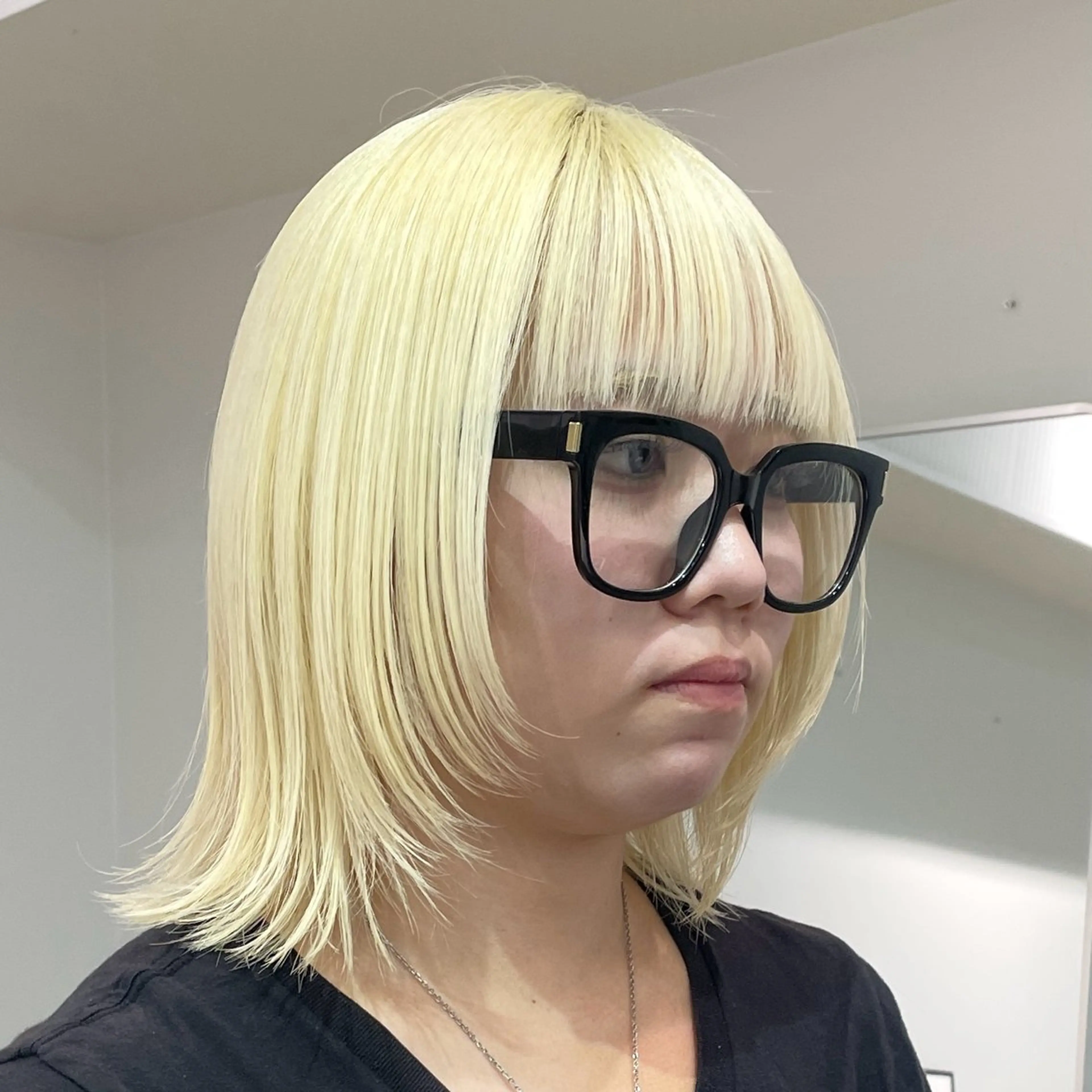 ミディアム カラー ブロンド ホワイトブロンド 顔まわりレイヤー レイヤーカット ヘアカラー トリートメント ヘアセット ハイトーン×レイヤー ／遠藤将太のヘアスタイル