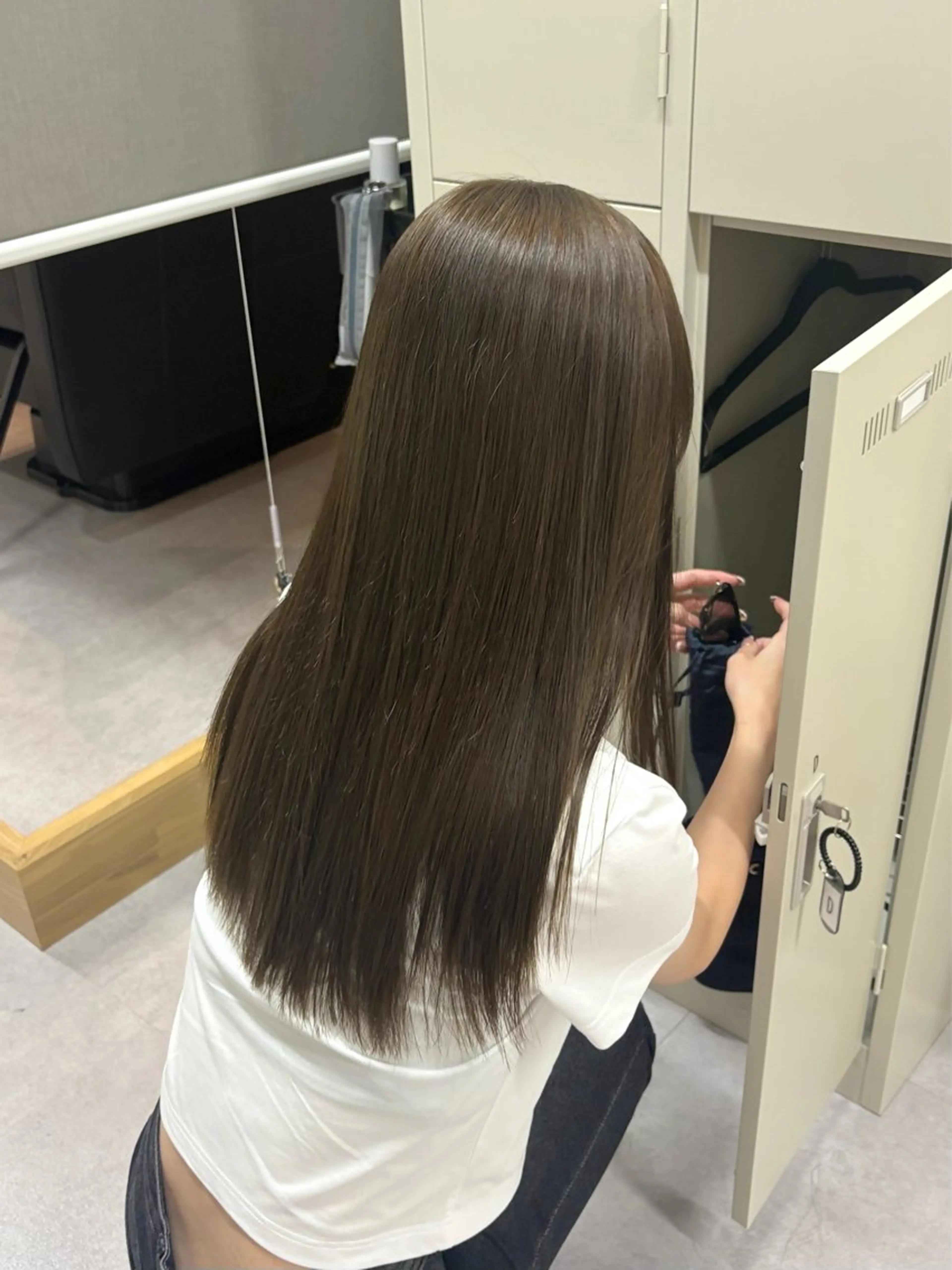 セミロング カラー ベージュカラー ブリーチ ブリーチなしカラー オリーブベージュ カット ヘアカラー トリートメント ハル🌸柔色/ ブリーチなし/艶髪のヘアスタイル