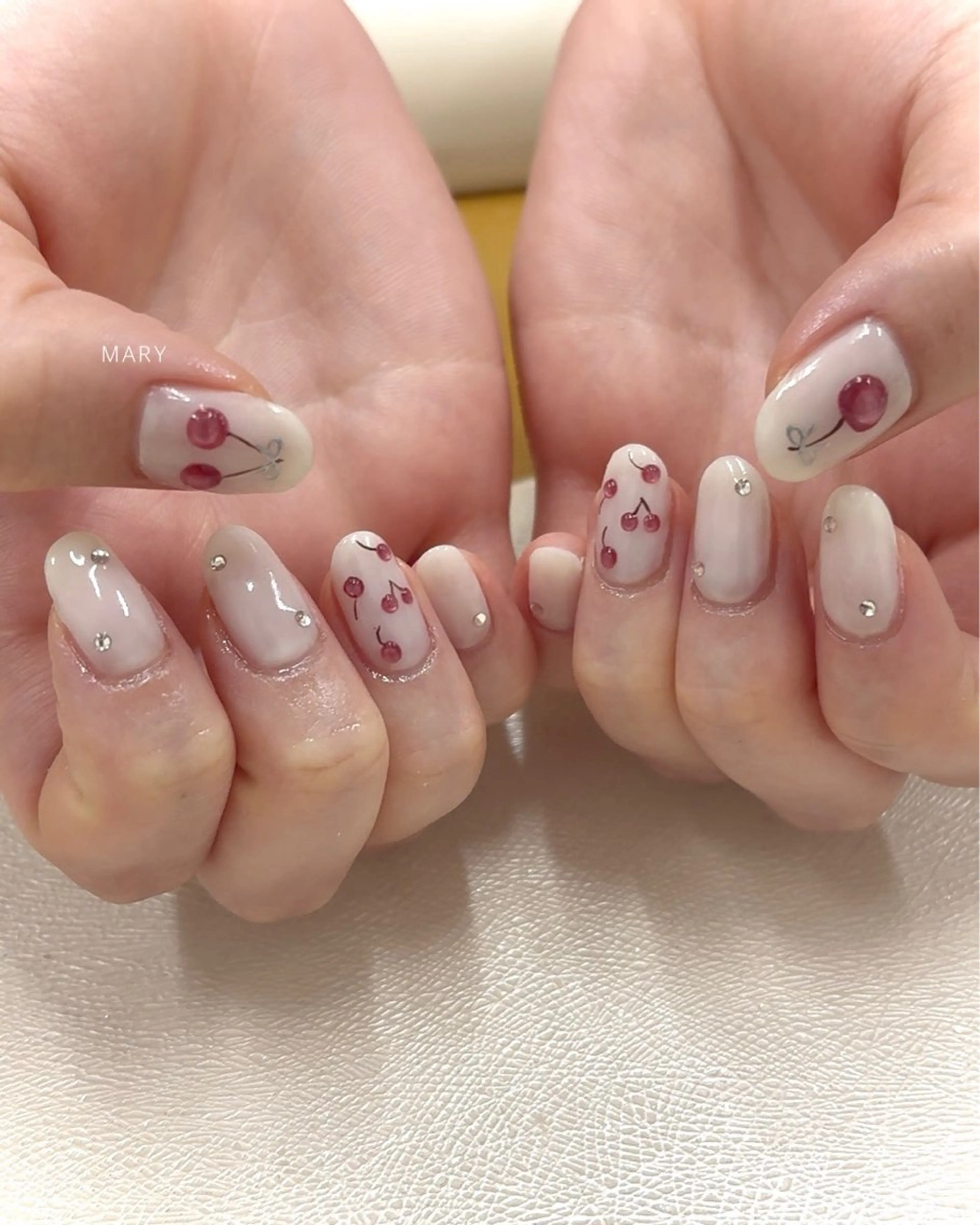 ネイル ニュアンスネイル ぷっくりネイル 春ネイル ホワイト ハンドネイル Mary nail .narumiのネイルデザイン