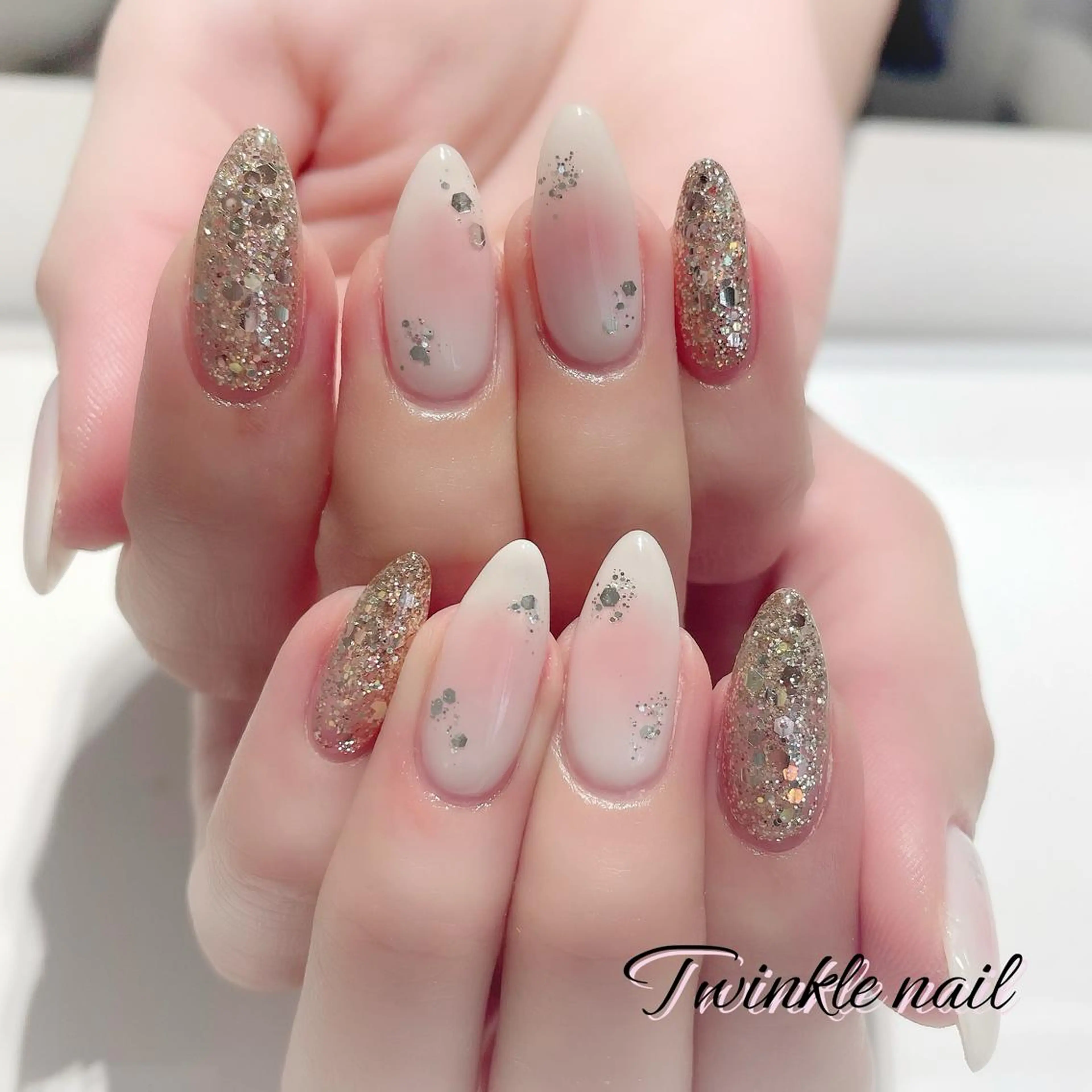 ネイル チークネイル ハンドネイル ハンドケア 中井 綾香の眉毛・アイブロウイメージ