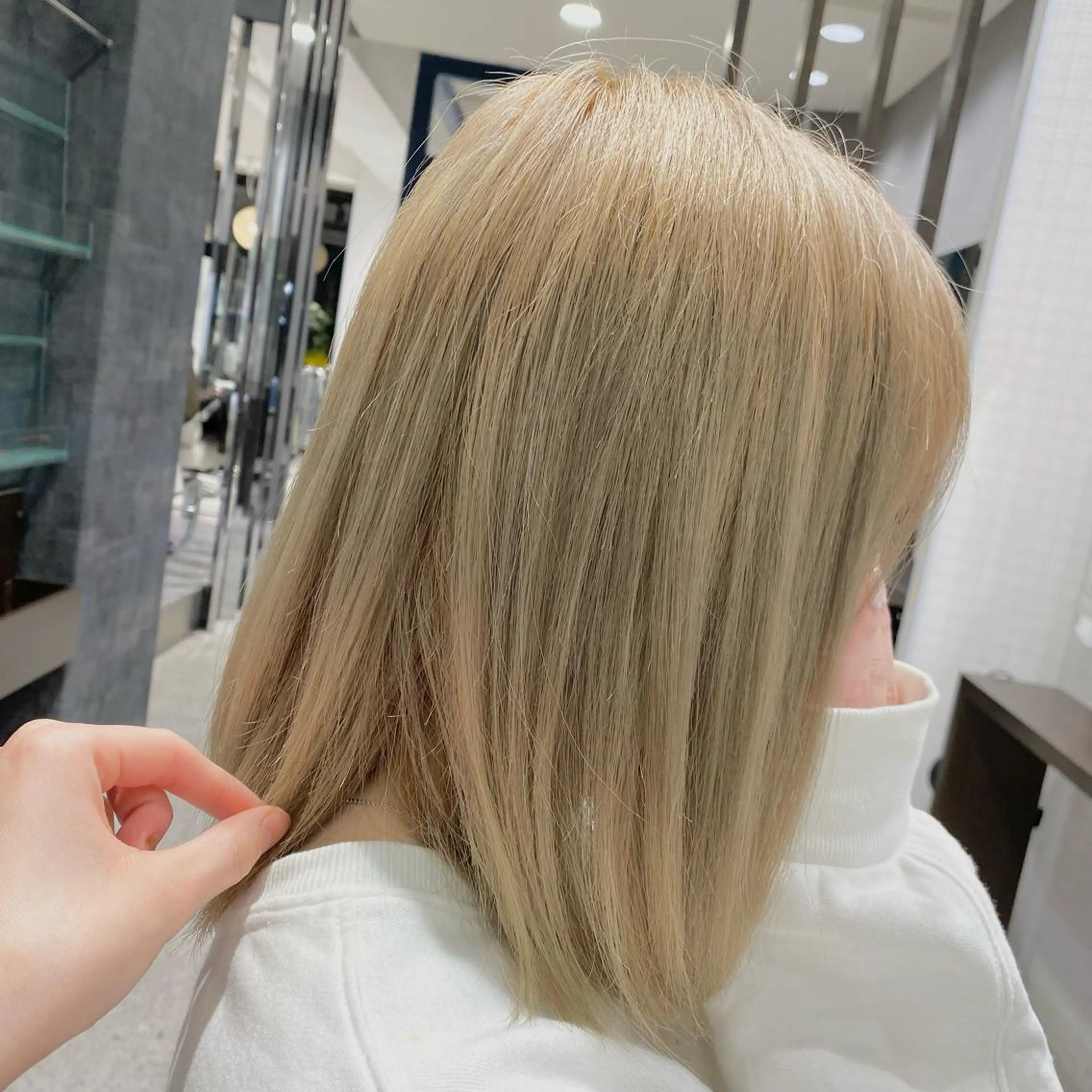 カラー ベージュカラー ミルクティーベージュ ホワイトミルクティーベージュ stylist 🐶内藤 成香のヘアスタイル