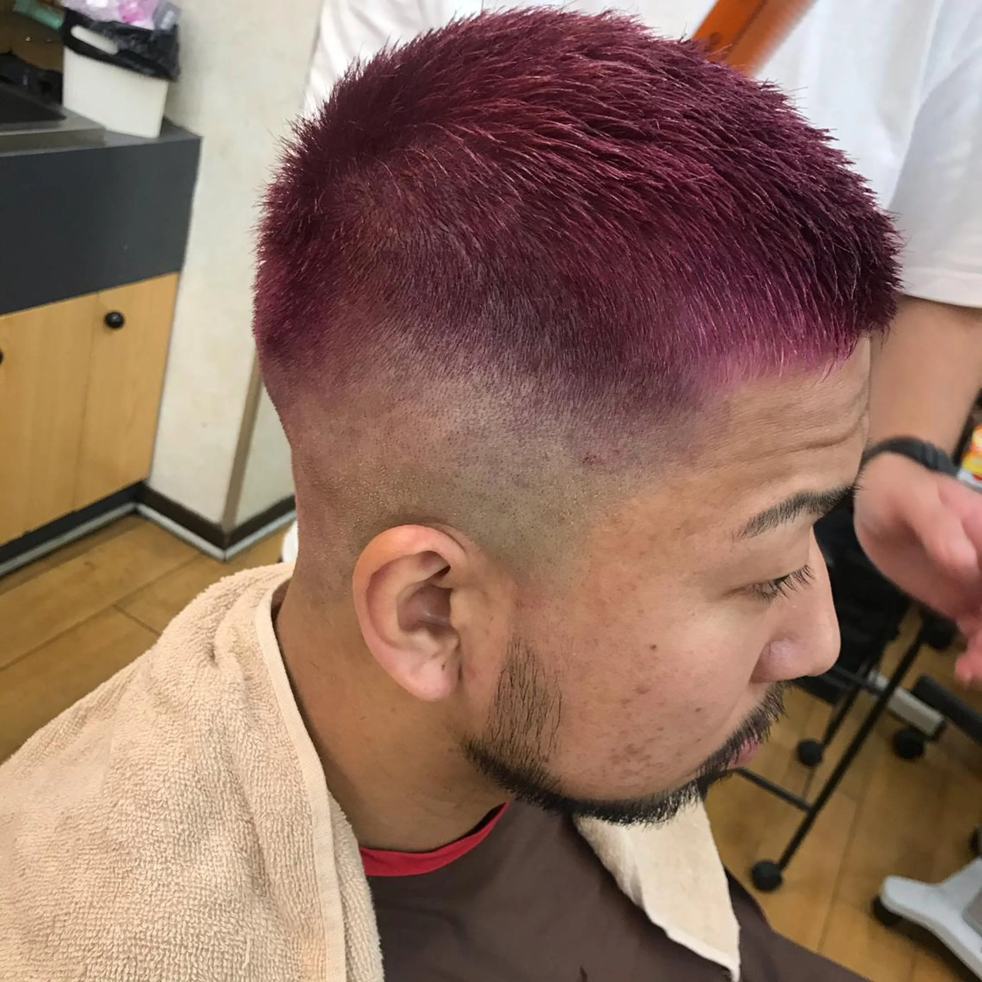 ショート カラー メンズ ピンクカラー ヘアカラー 新中野メンズサロン TOKUTOKOのヘアスタイル