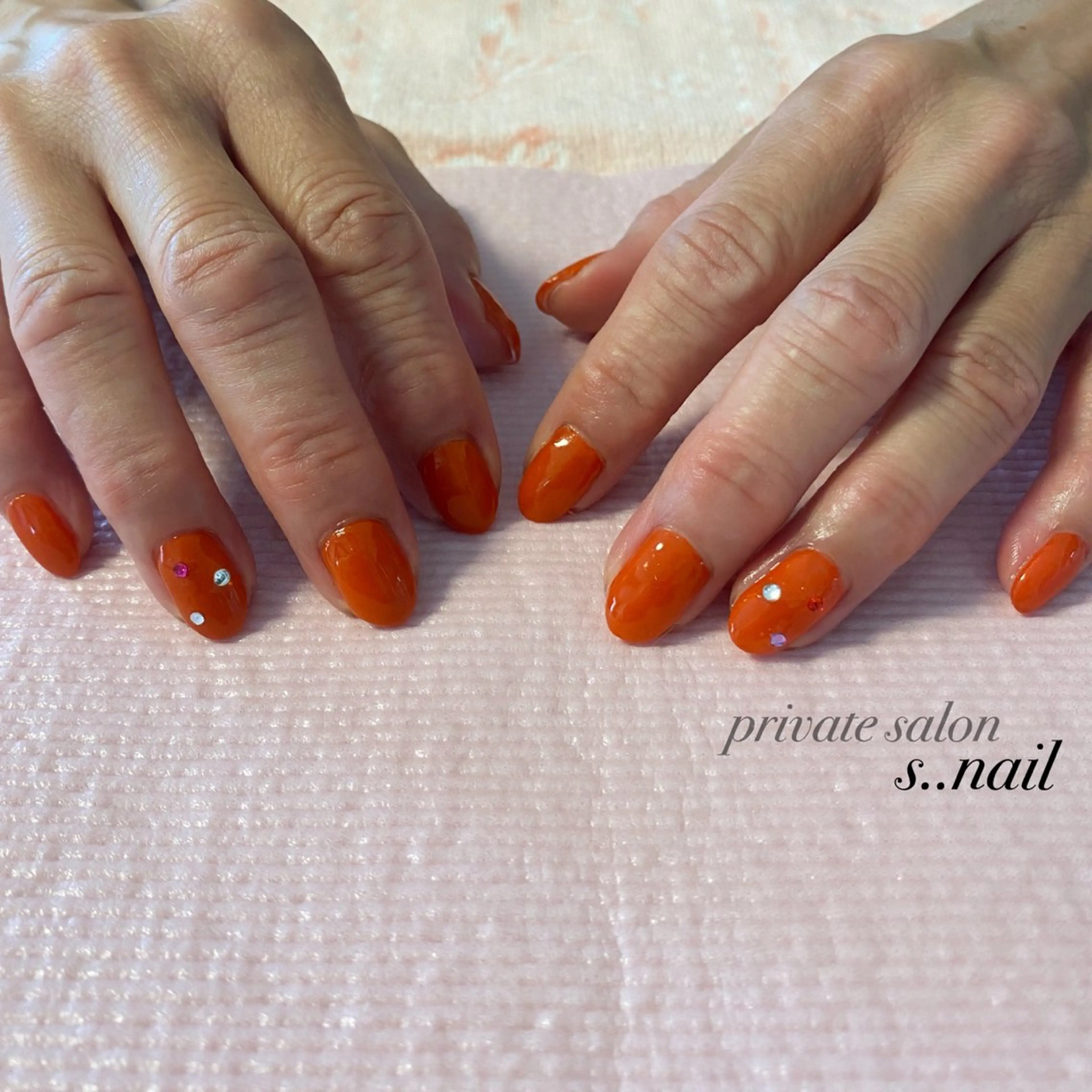 ネイル オレンジ ハンドネイル フットネイル s..nail / MORITAのネイルデザイン