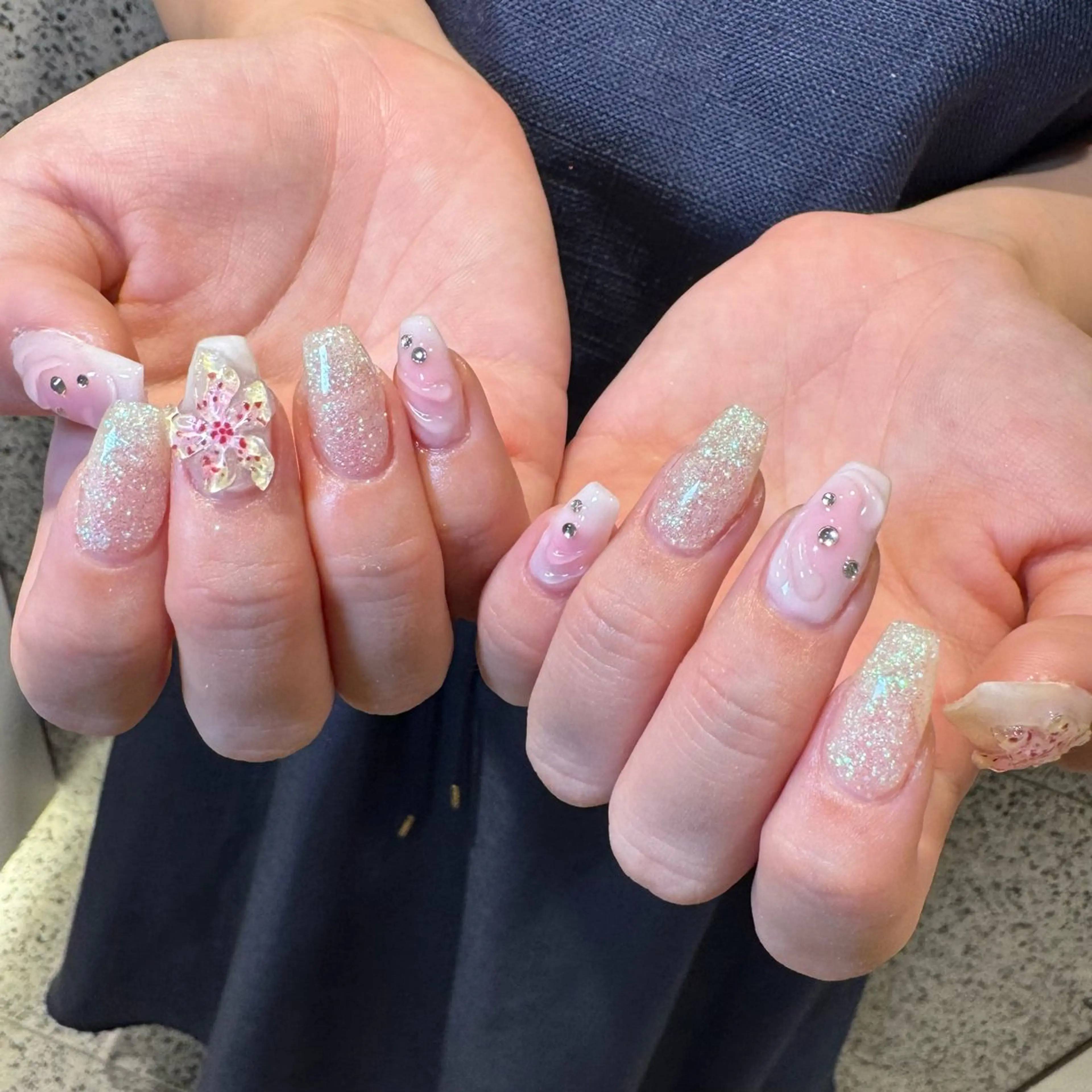 ネイル チークネイル RIEKO🍒 ワンホン♡推しネイルのネイルデザイン