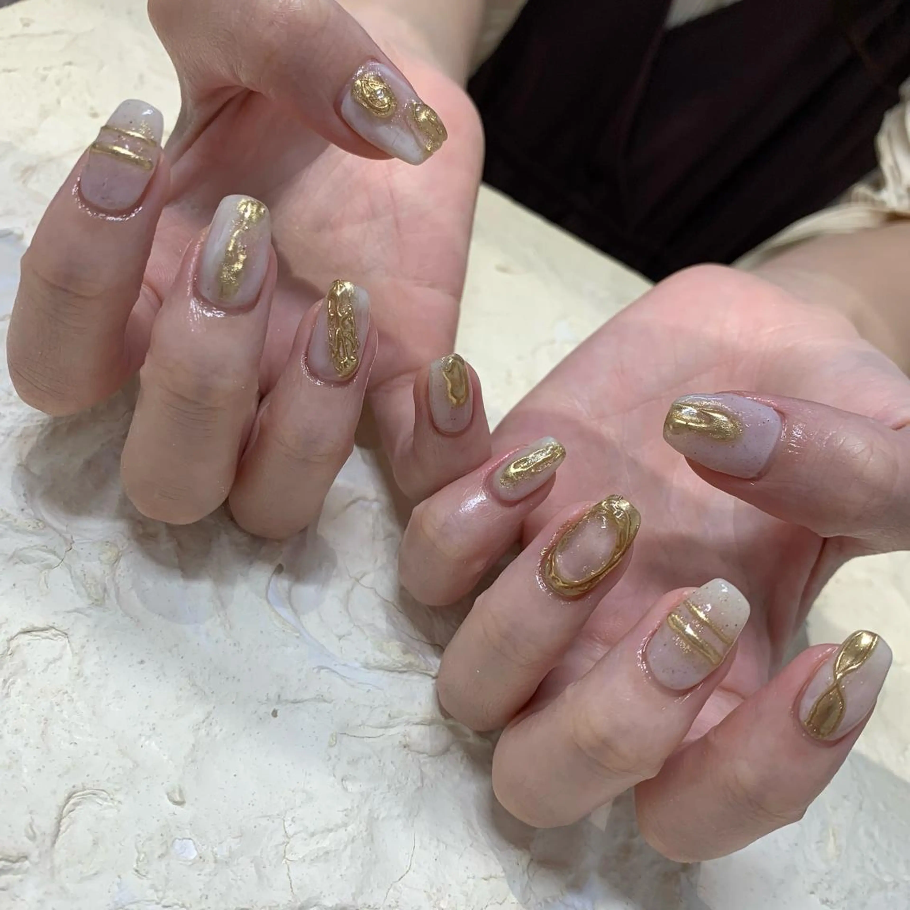 ネイル ホワイト マキノ ユイのネイルデザイン