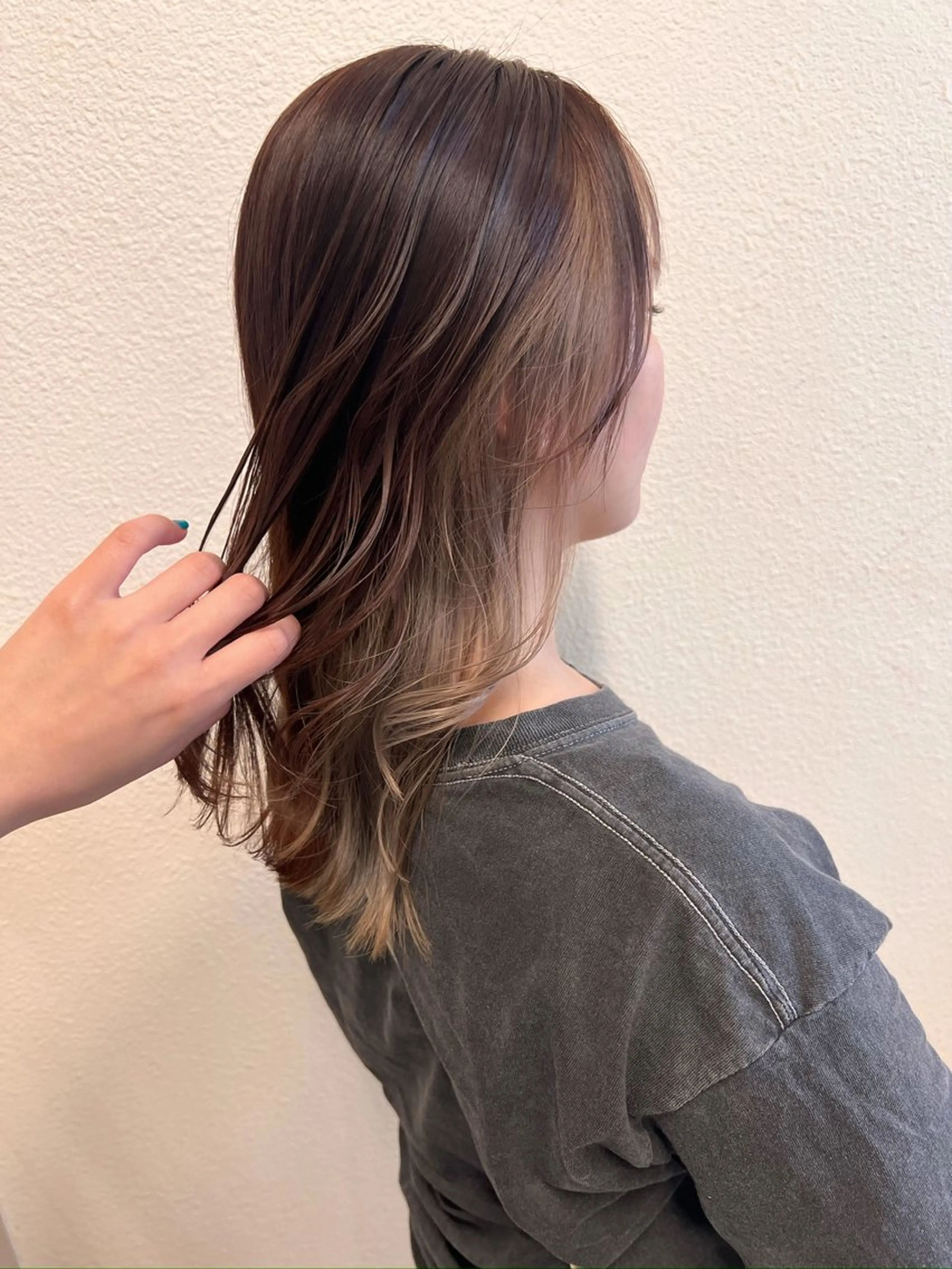 ロング カラー ベージュカラー ブリーチ インナーカラー シアーベージュ カット ヘアカラー 🌼こやま かおり🌼のヘアスタイル