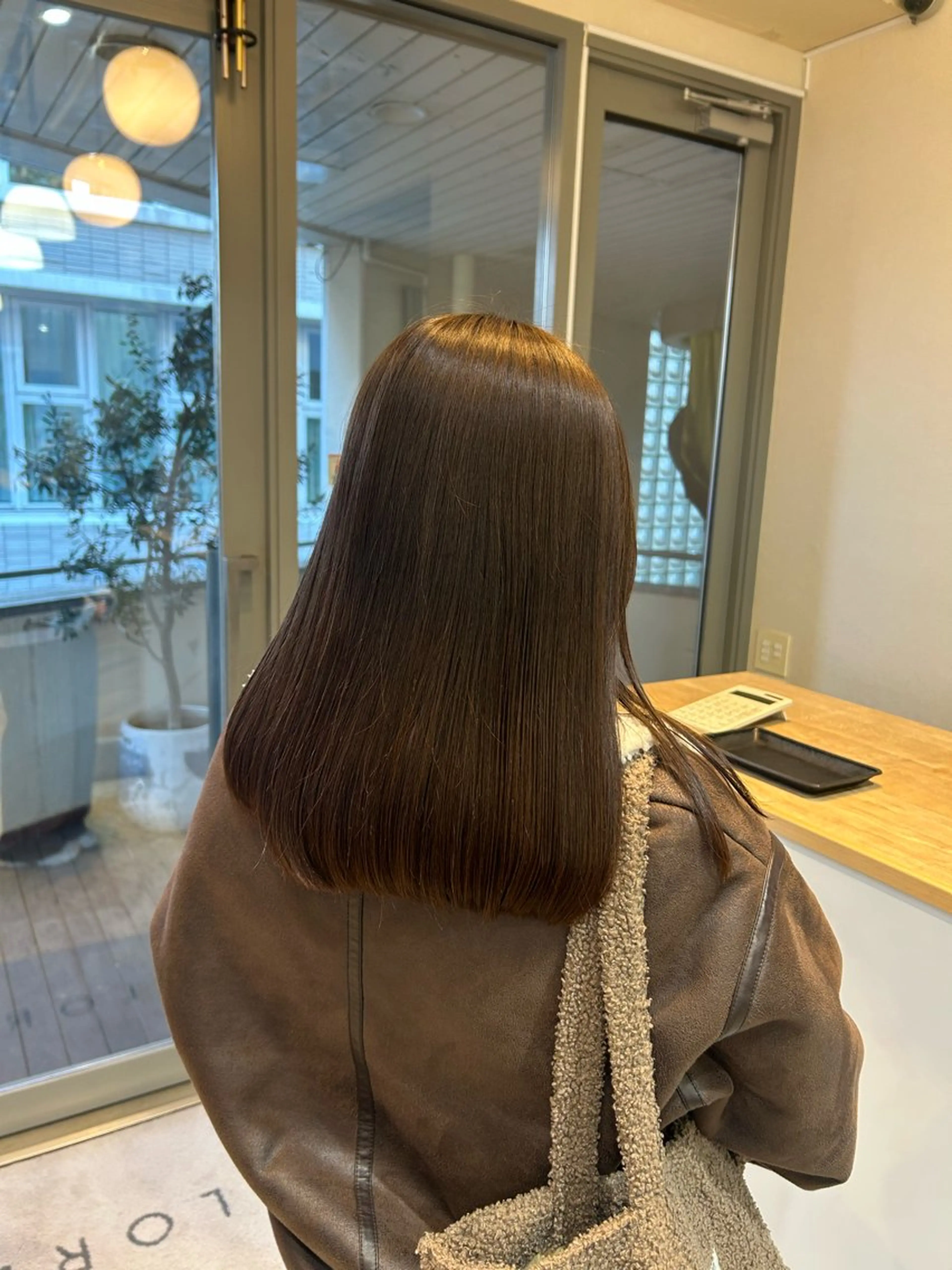 セミロング カラー カット ウジイエ ミユウのヘアスタイル