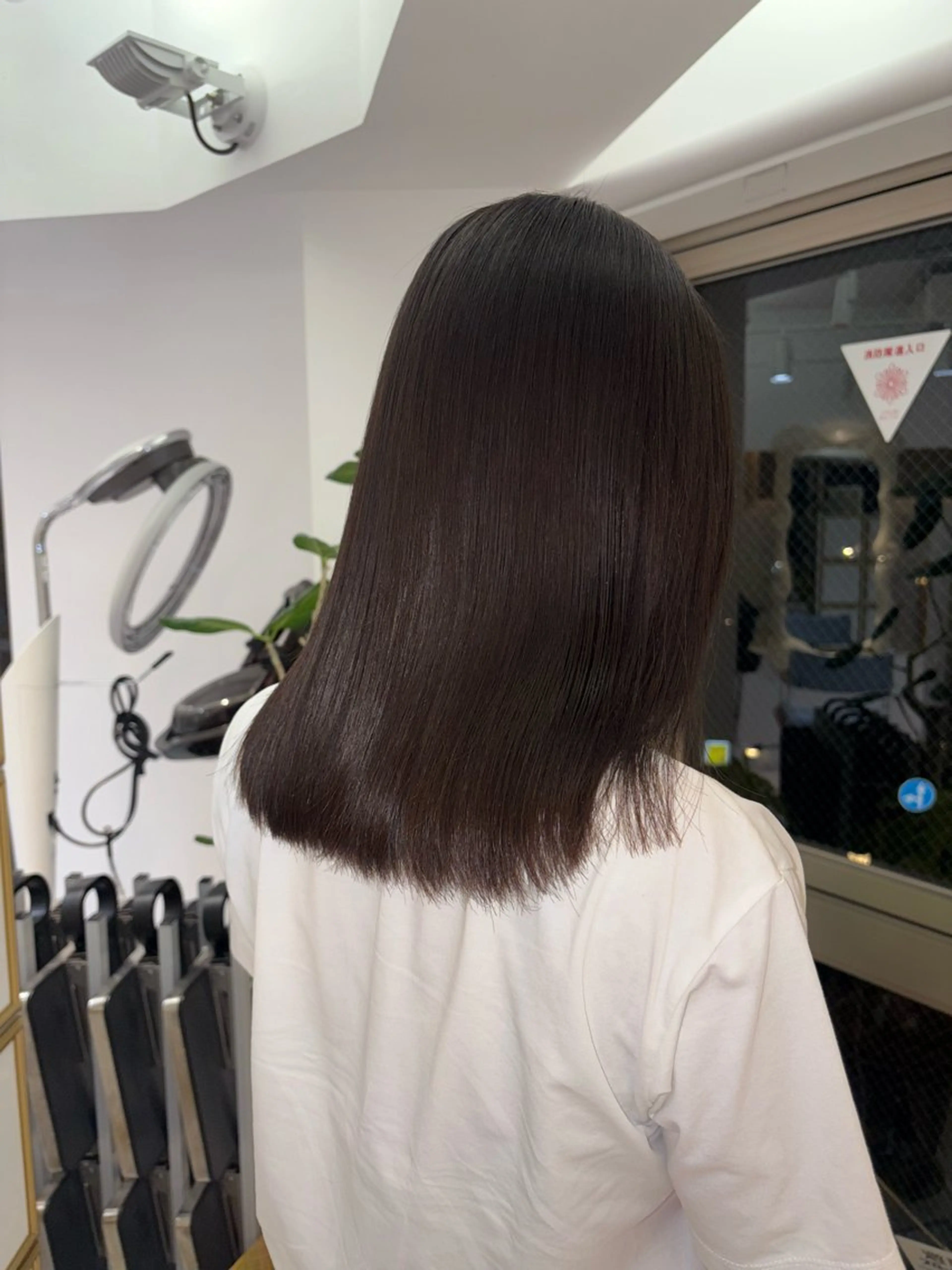 セミロング 縮毛矯正 ハイトーン/レイヤー /瀬川琴音のヘアスタイル