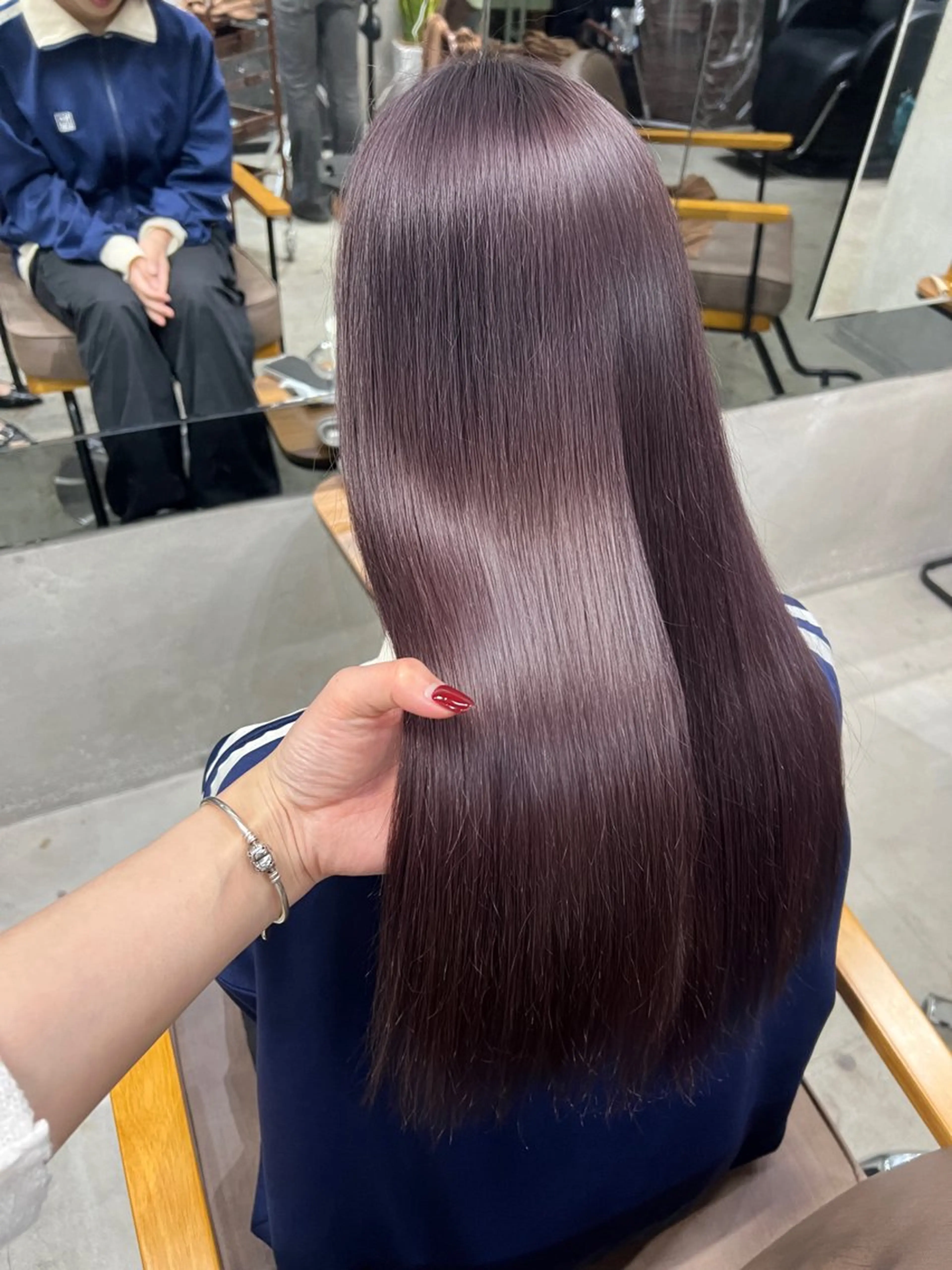 ロング ヘアカラー maya レイヤーカットのヘアスタイル