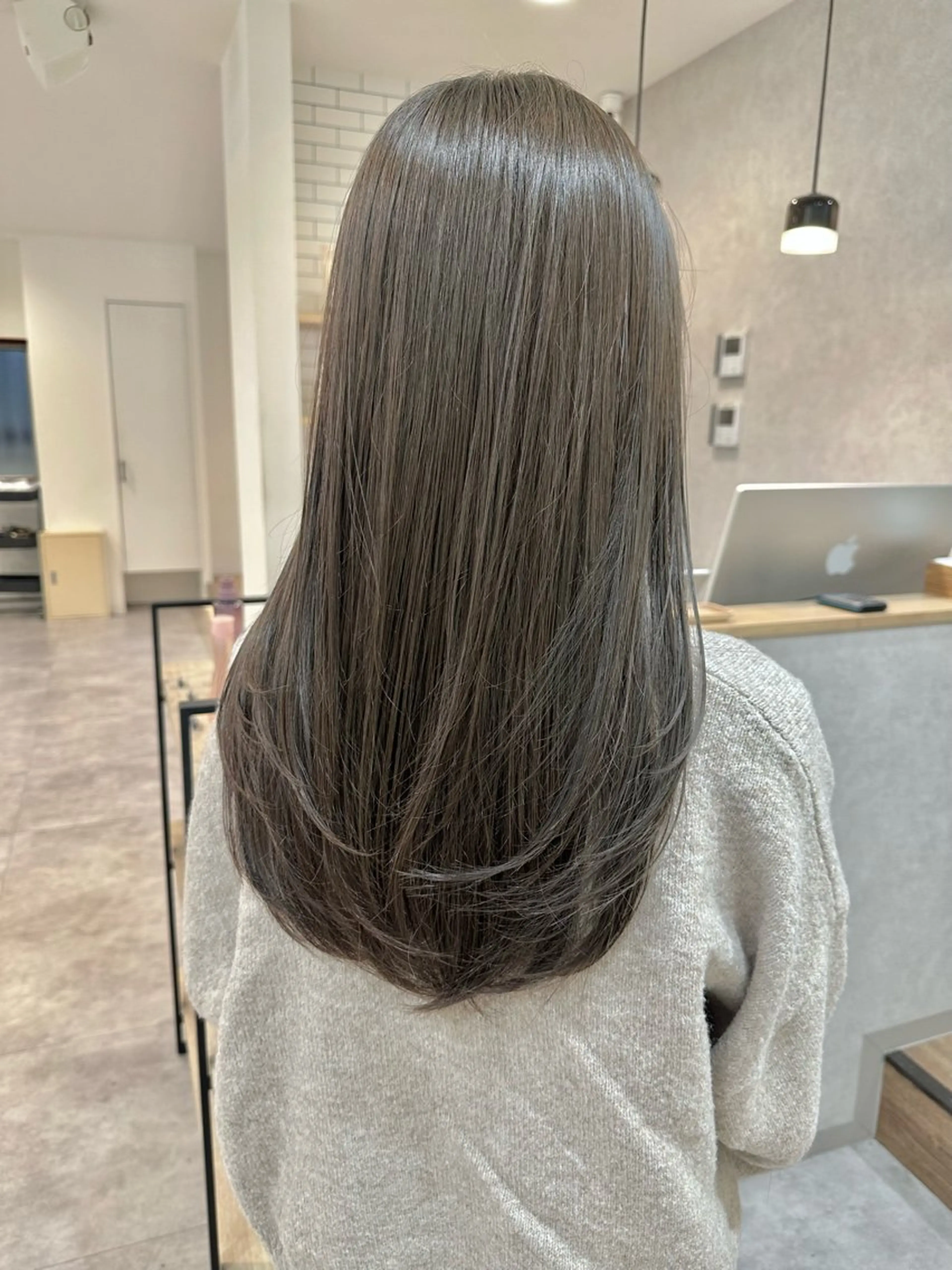 ロング カット ヘアカラー トリートメント 白髪ぼかしハイライト レイヤー川口　元気のヘアスタイル