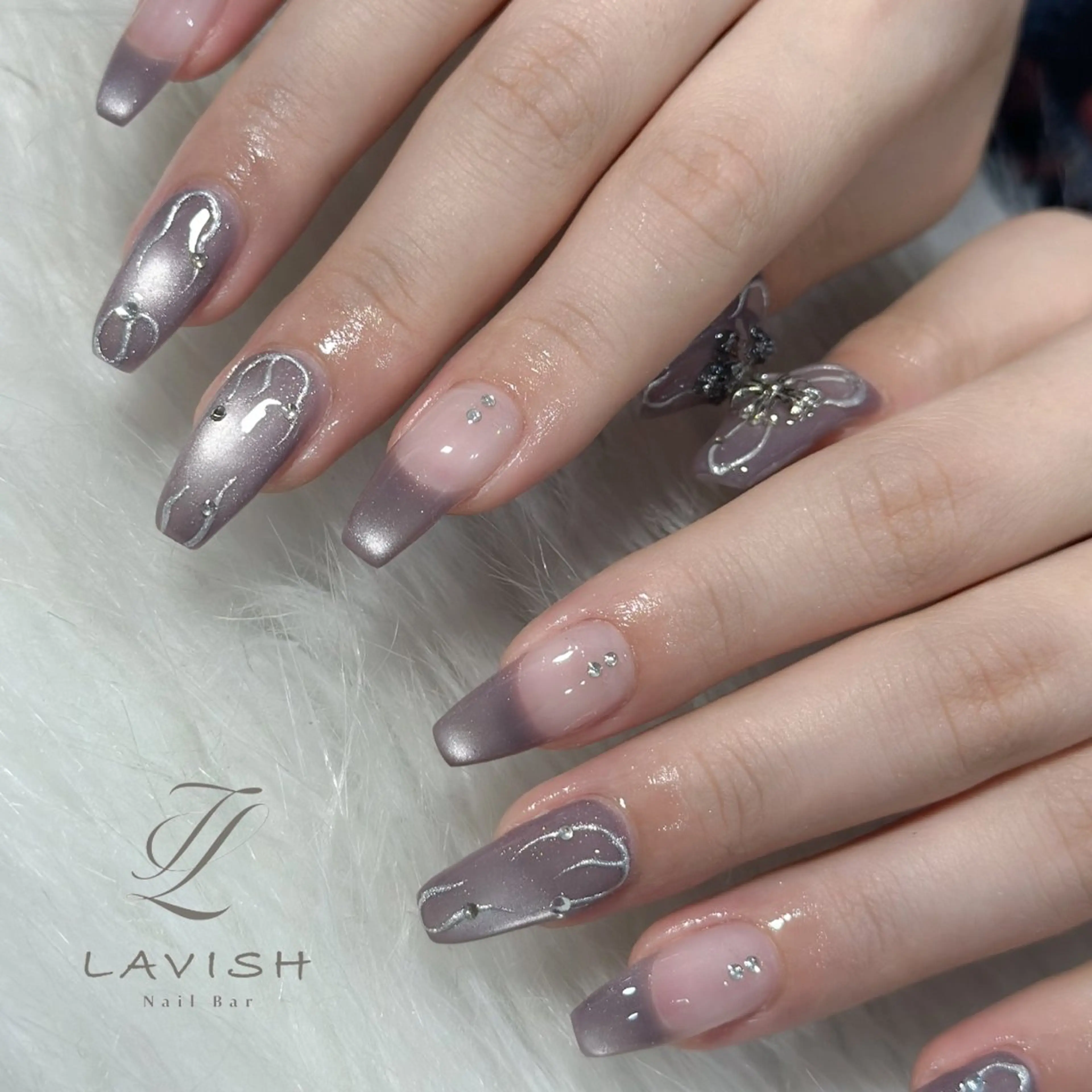 ネイル ハンドネイル フットネイル LAVISH nanamiのネイルデザイン