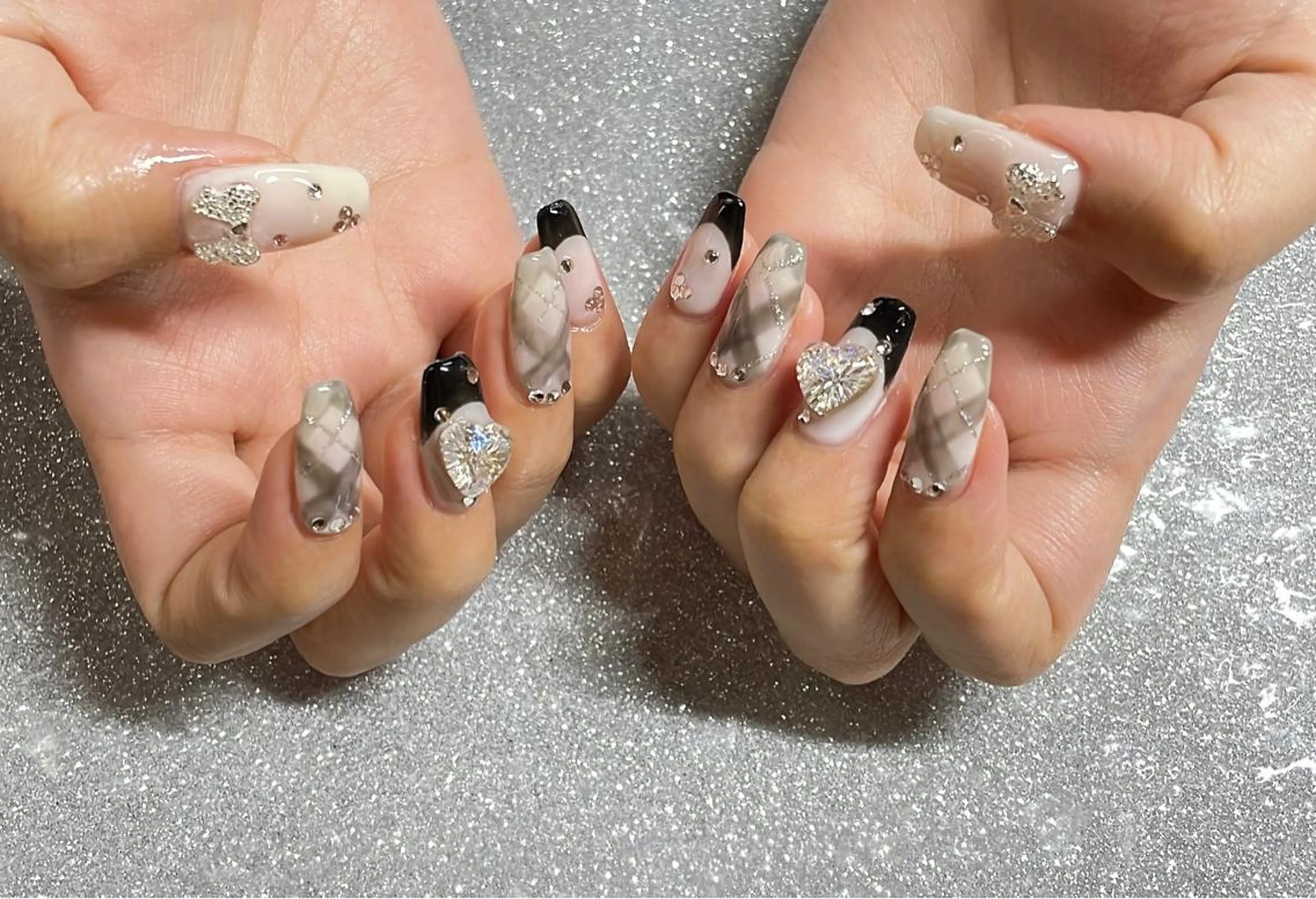 ネイル ハンドネイル VIERU 🌈🎀💖のネイルデザイン