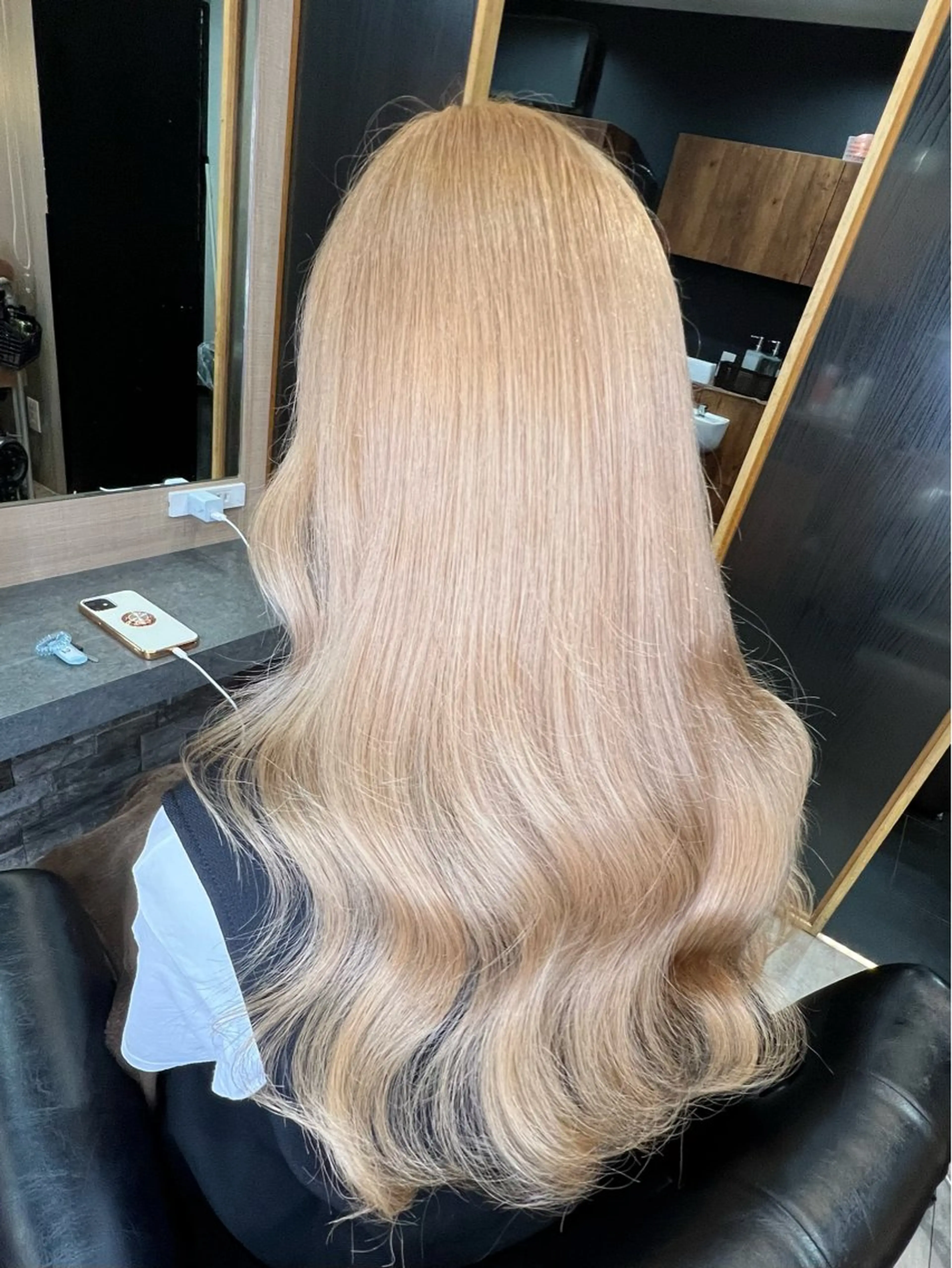 ロング カラー 黒髪 ブリーチ ブロンド 透明感カラー ハイトーンカラー カット ヘアカラー トリートメント 横浜/エクステ特化× 艶カラー/あいかのヘアスタイル