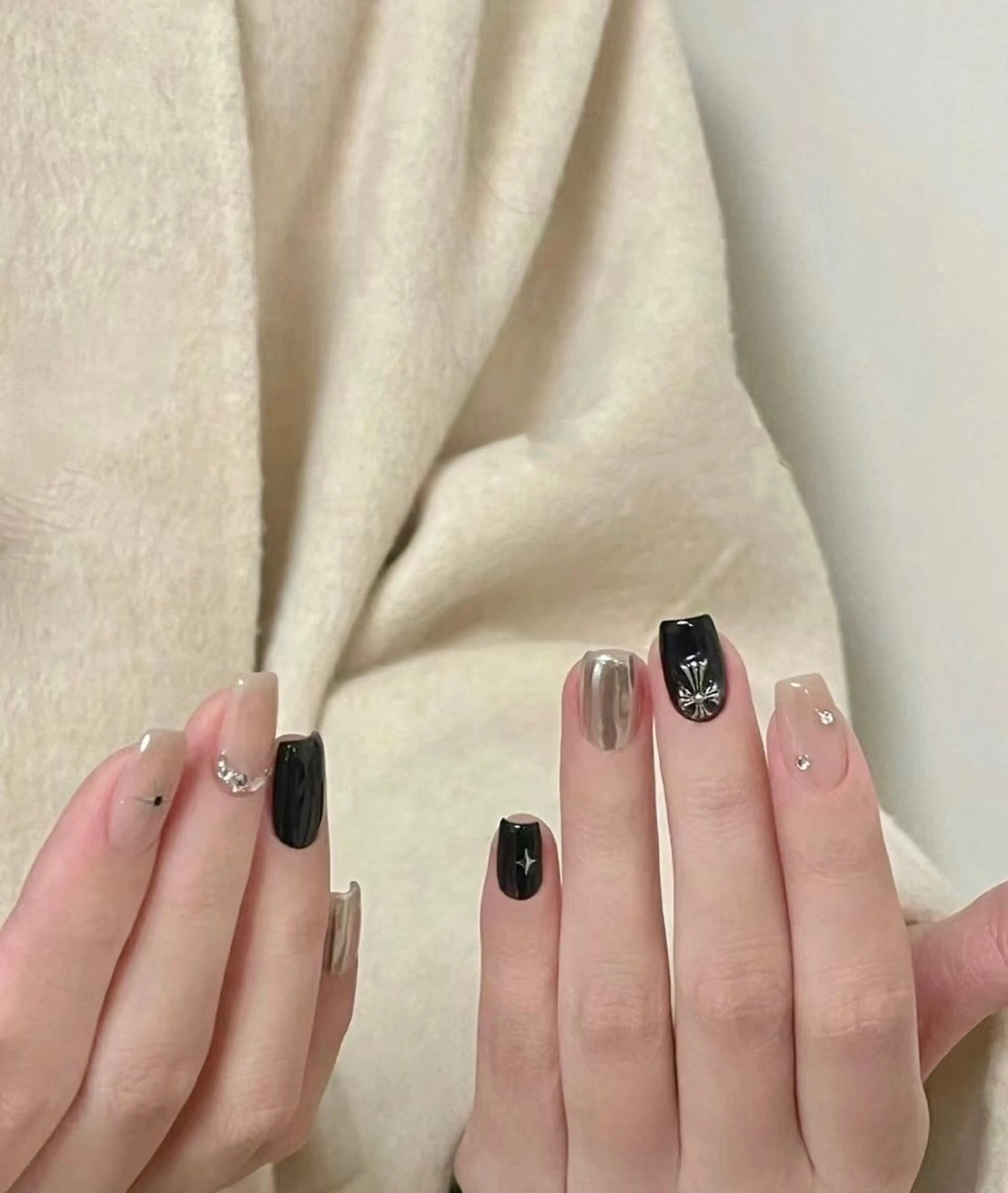 ミディアム めぐみのネイルサロン スタッフ練習のネイルデザイン