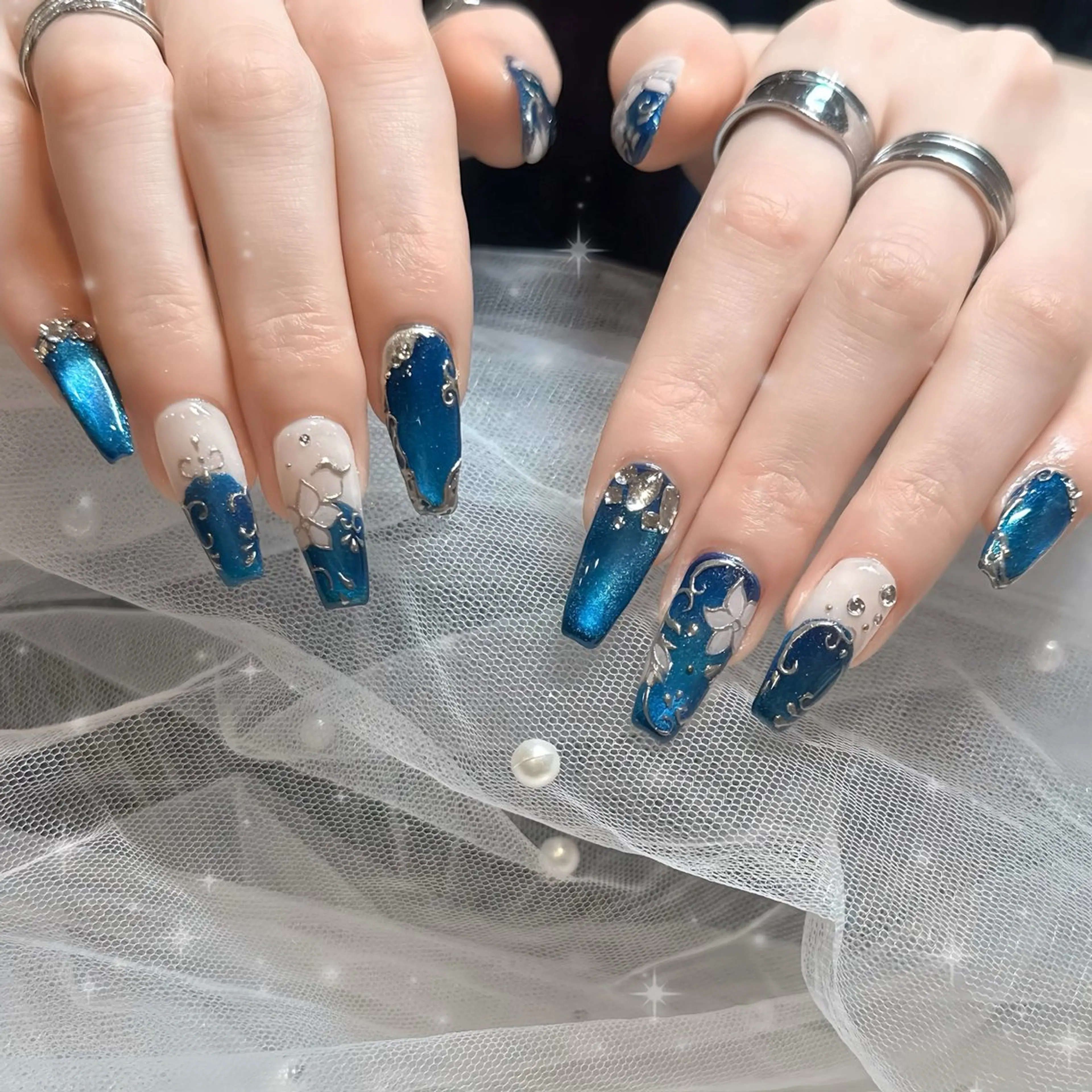 ネイル 桜ネイル ハンドネイル Eluna 新宿所属・Karen 新宿のネイルデザイン