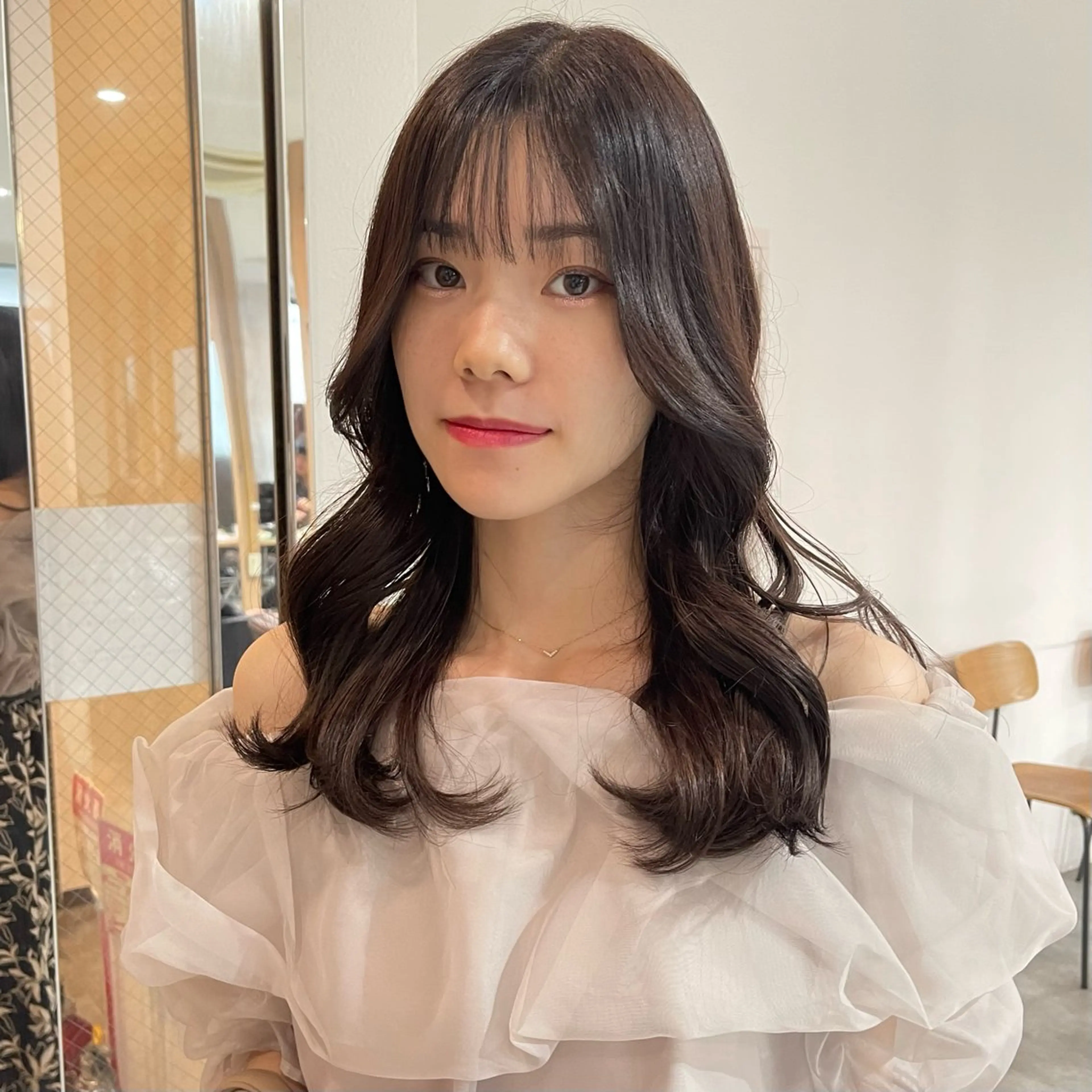 セミロング くびれヘア カット トリートメント 江藤貴基 レイヤー カット【駅徒歩⑥歩】のヘアスタイル