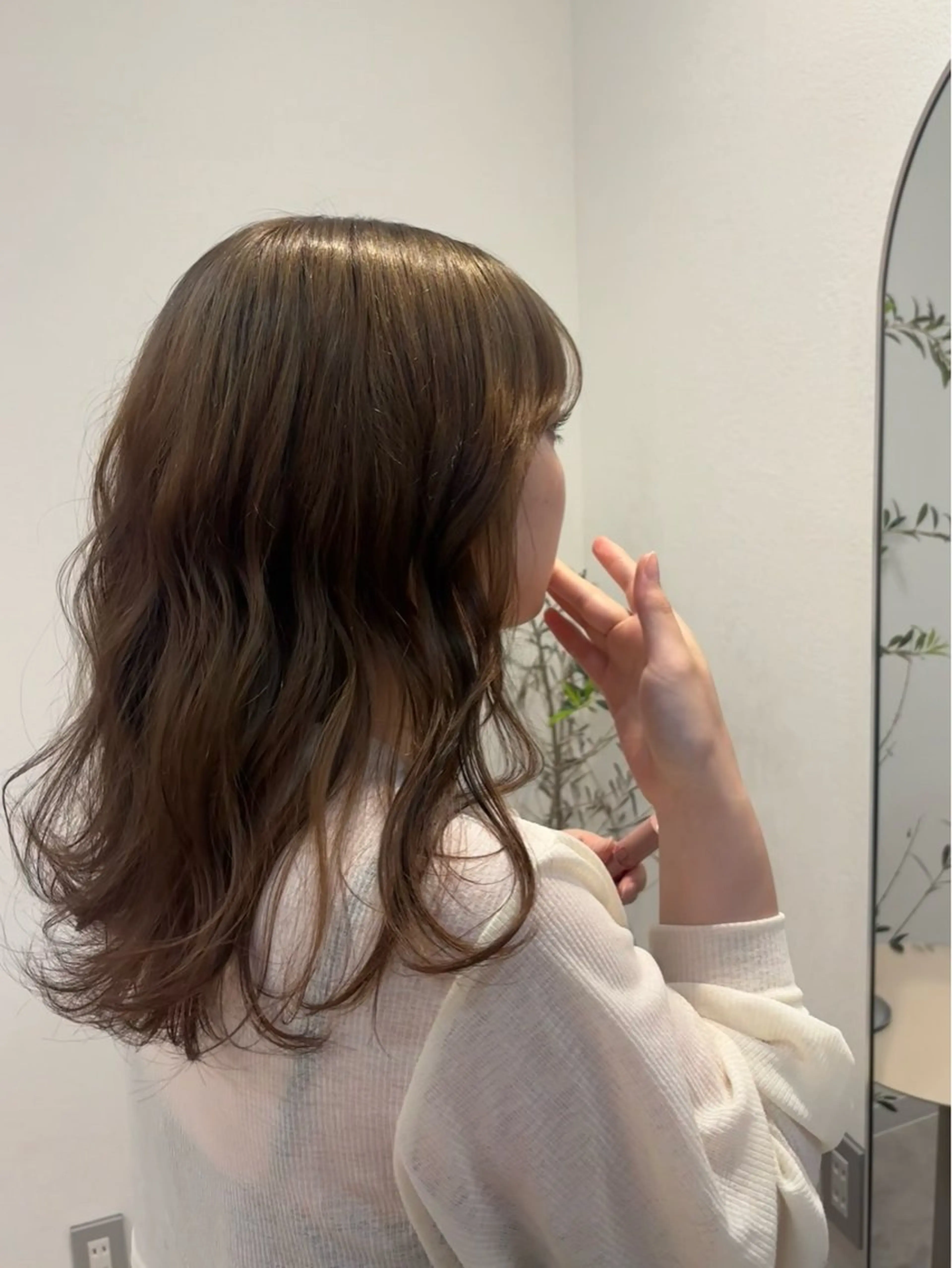 ミディアム カラー anna/ラフパーマ /くすみベージュのヘアスタイル