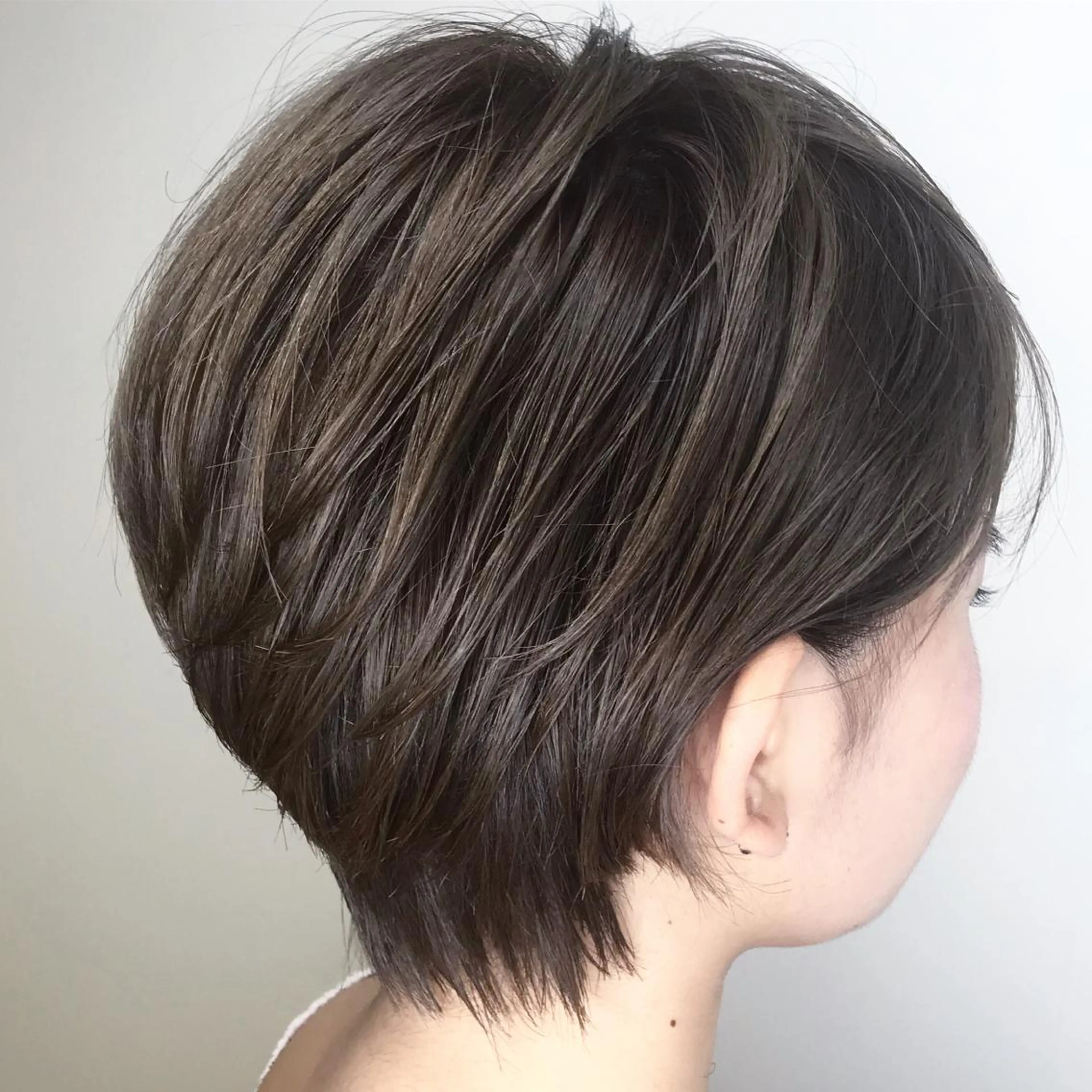 ショート カラー ブリーチ ダブルカラー イルミナカラー 髪質改善カラー韓国風 レイヤーtudaのヘアスタイル