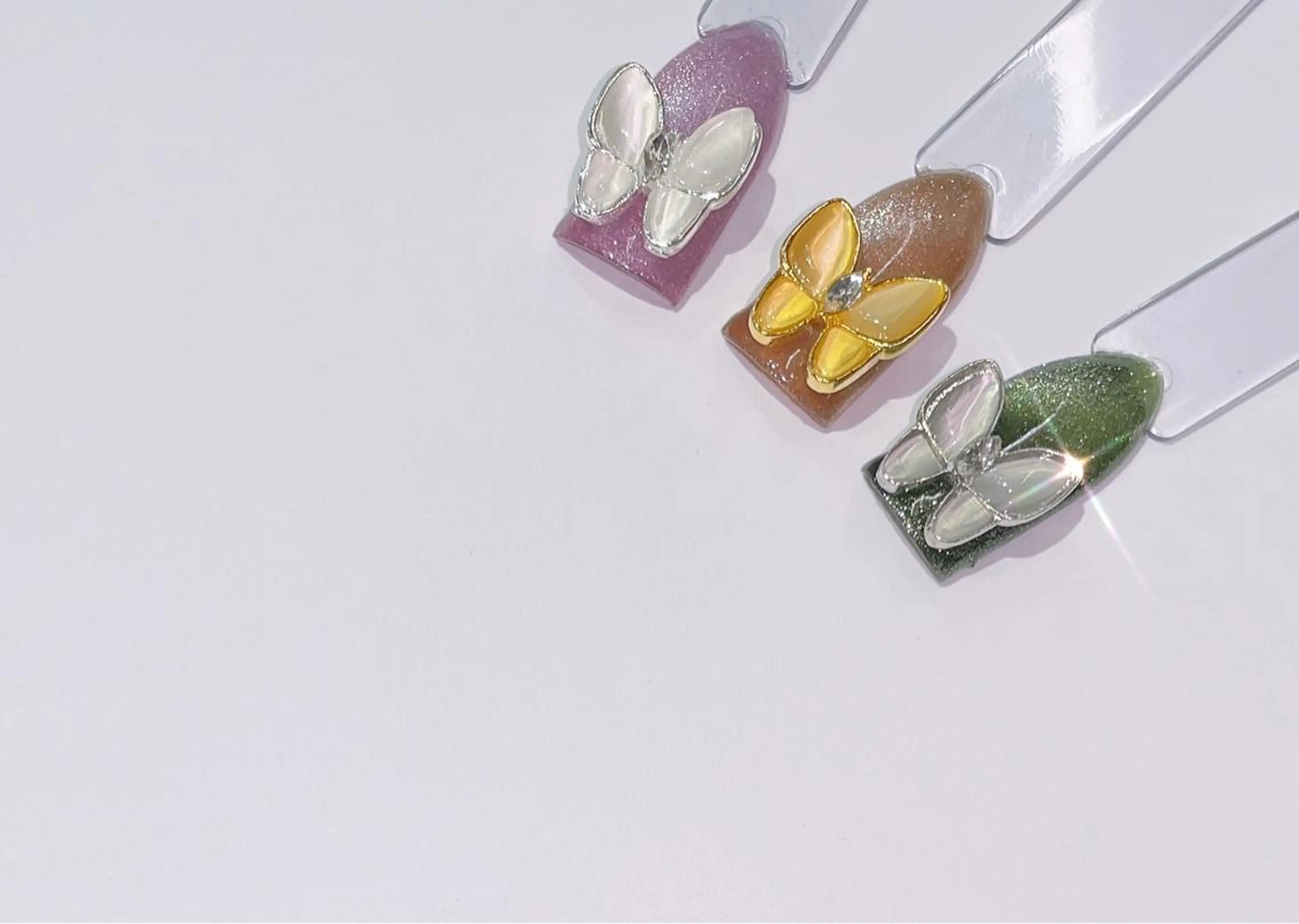 ネイル VIERU 🌈🎀💖のネイルデザイン