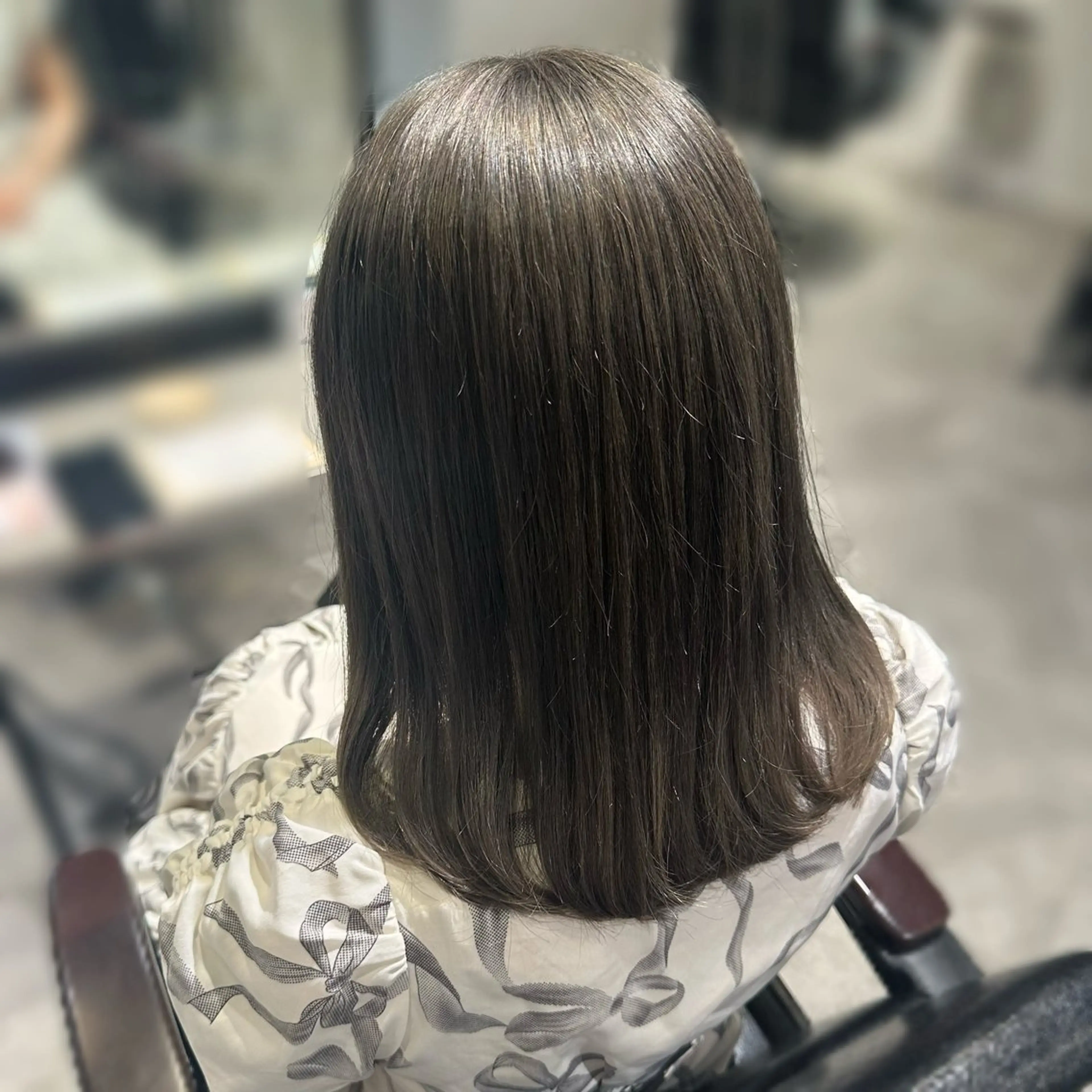 ミディアム カラー ブリーチ グレージュ ヘアカラー MIRUKA/ 暖色カラー/ベージュのヘアスタイル