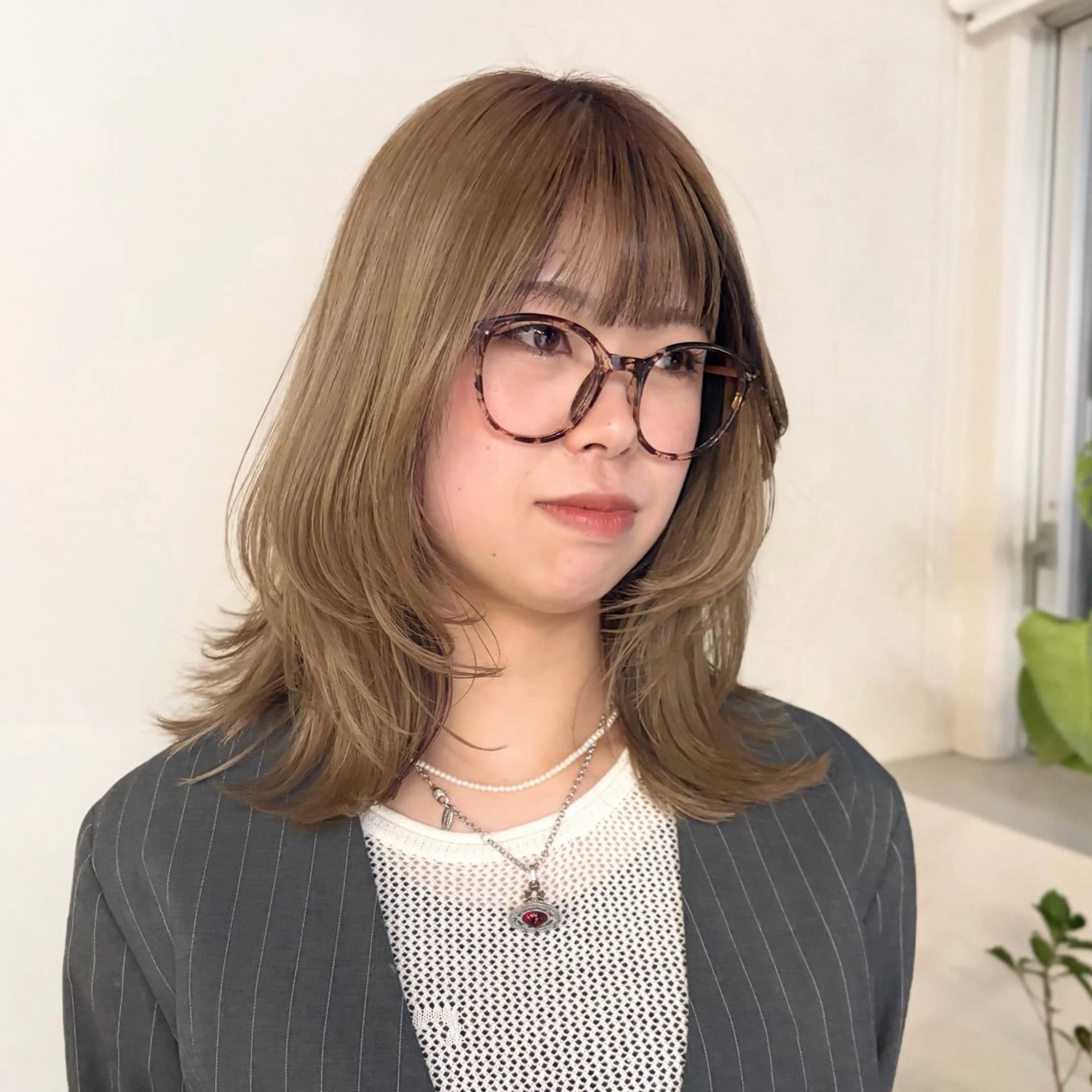 ミディアム レイヤーカット 小顔カット カット レイヤー/透明感 カラー/ホノカのヘアスタイル