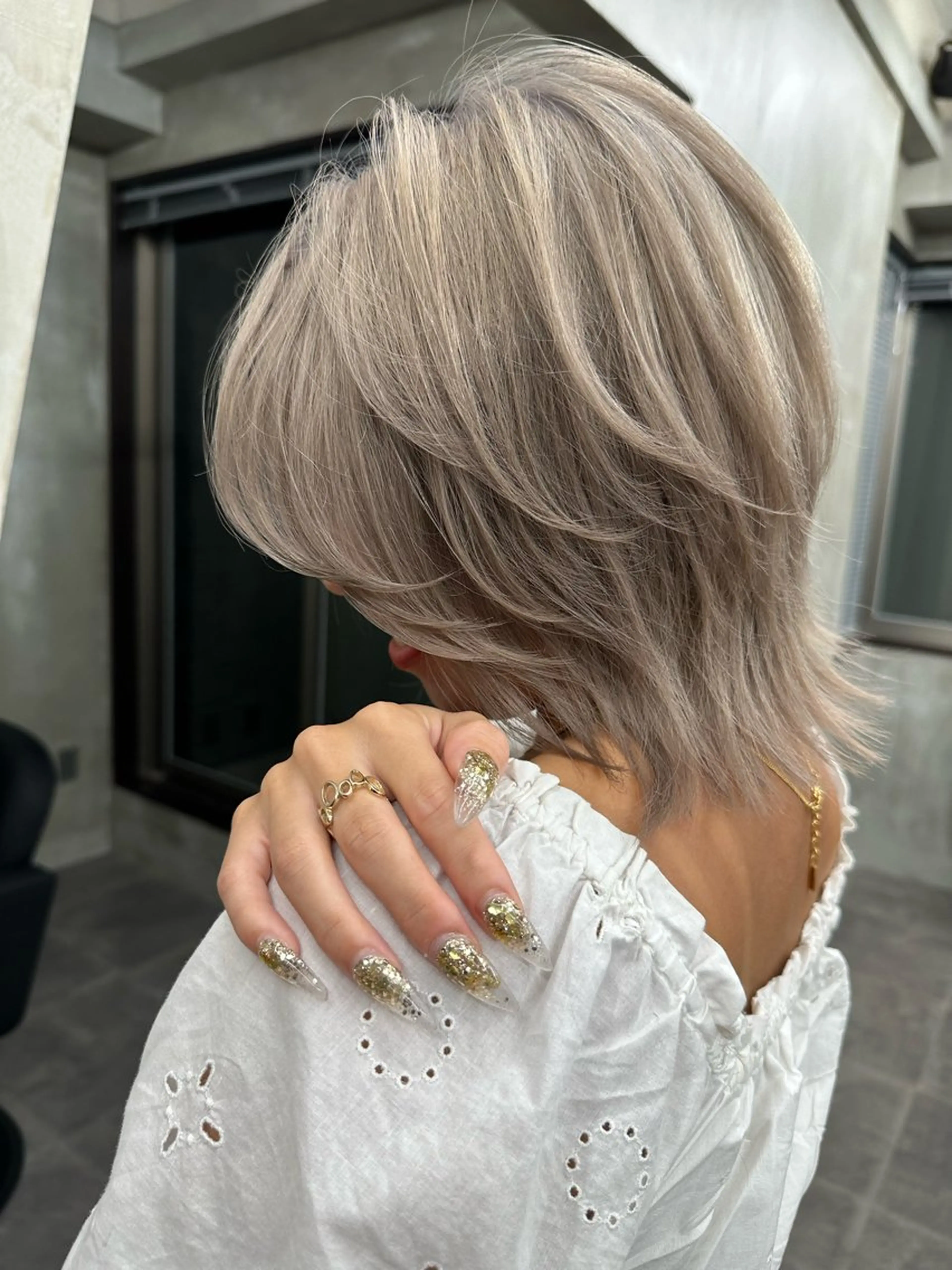 ミディアム カラー ベージュカラー ホワイトベージュ 牧内 拓のヘアスタイル