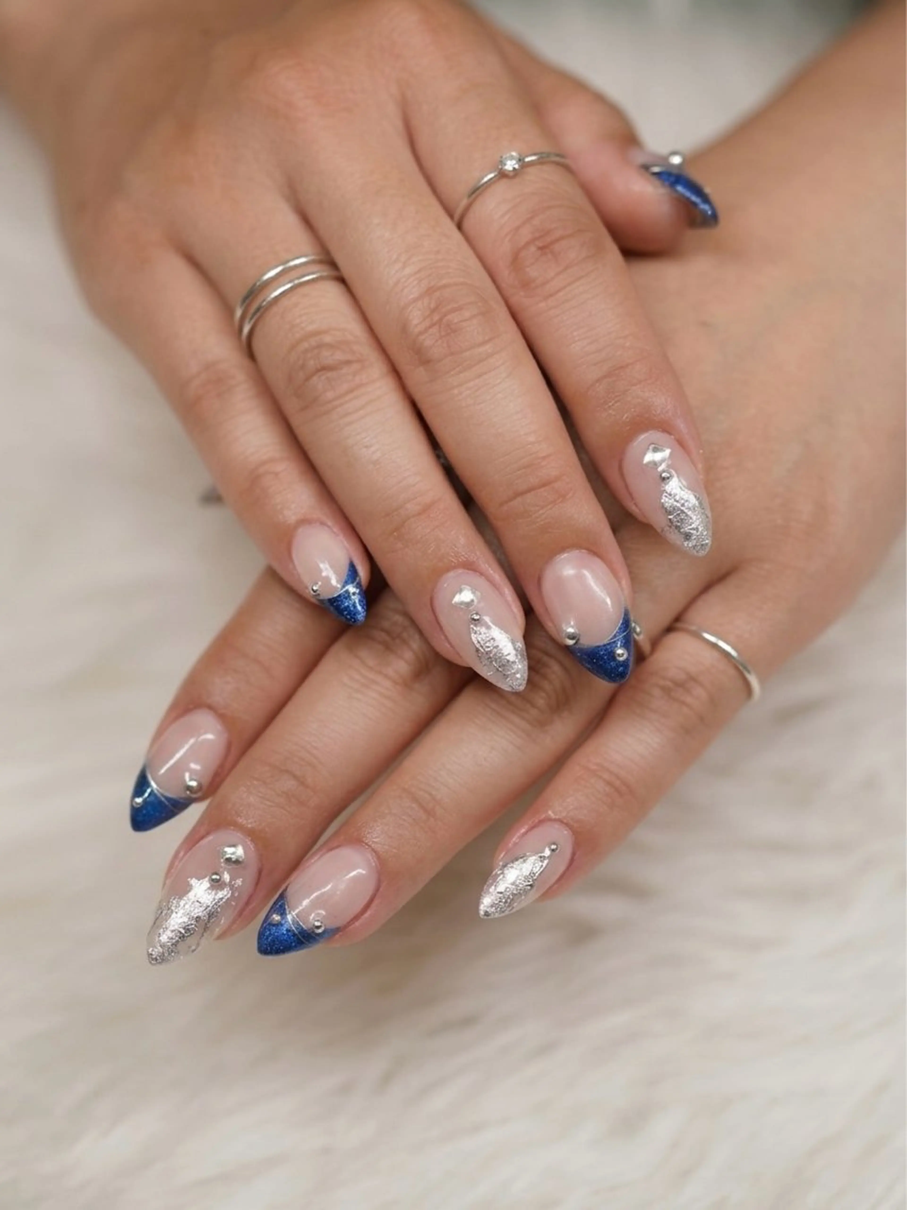 ネイル ブルー フレンチネイル ジェルネイル ラメ(グリッター) シルバー ハンドネイル TUNEHA堂 (チュネハドウ)のネイルデザイン