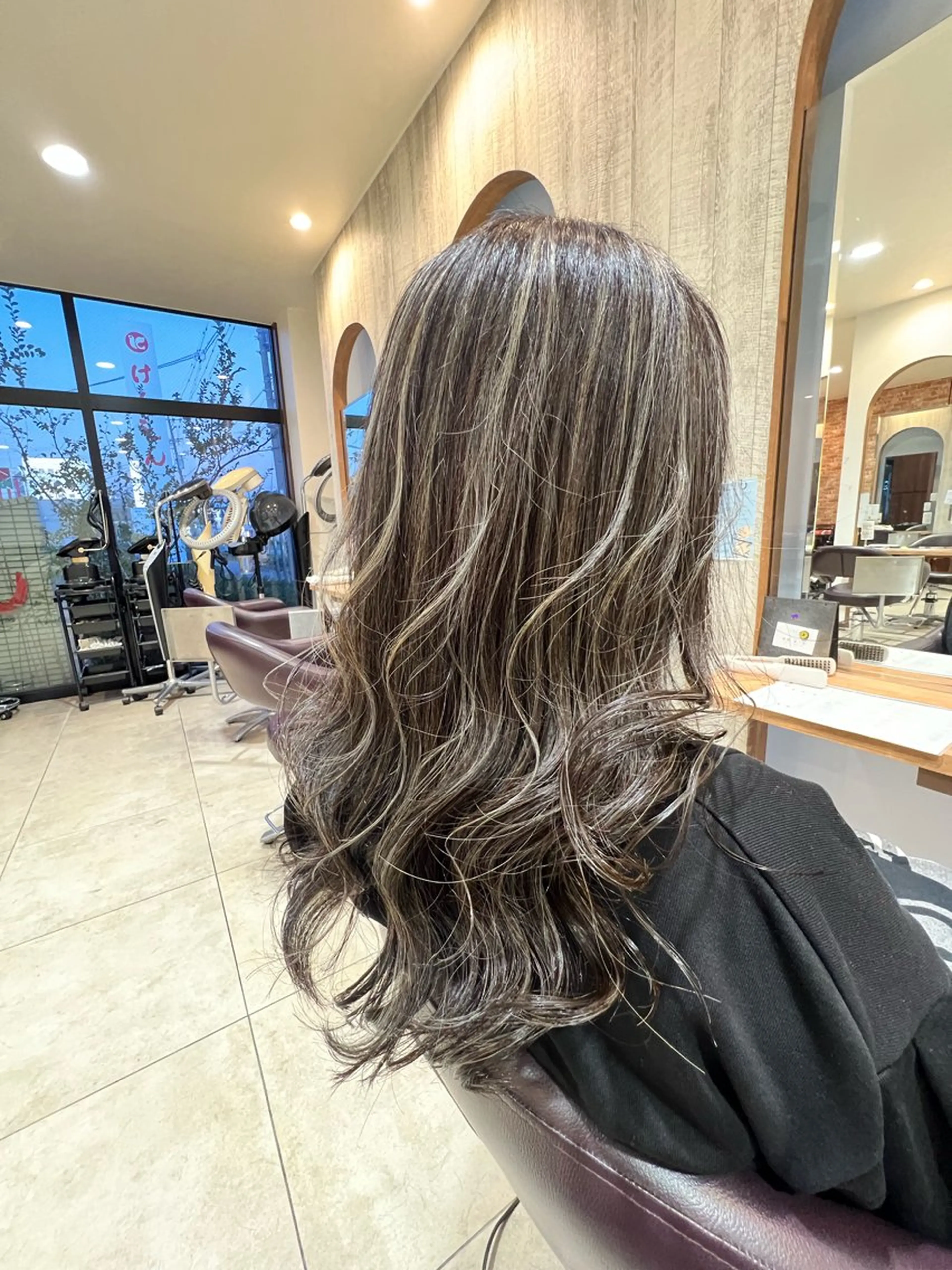 ロング ハイライト 兼城 昌一郎のヘアスタイル