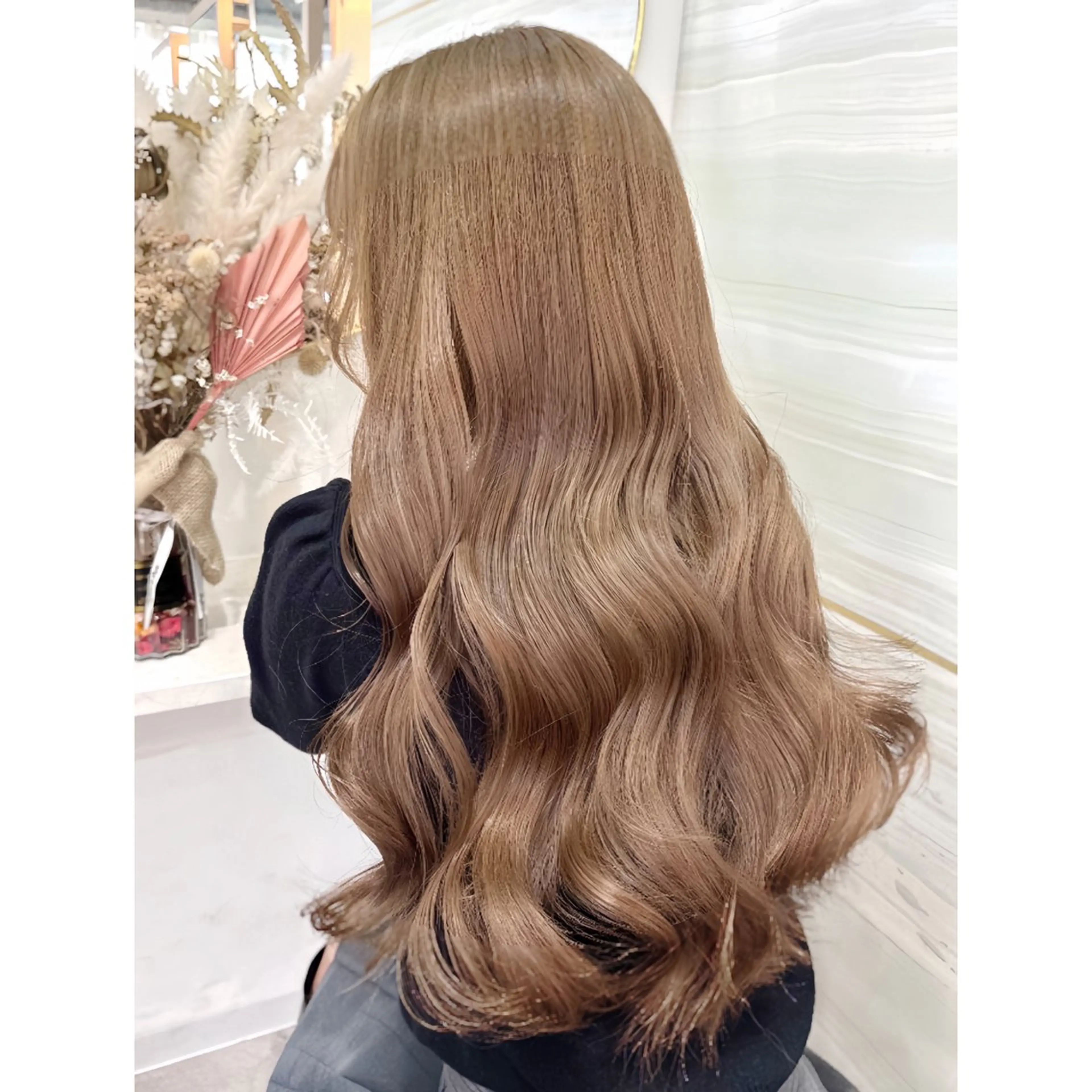 ロング カラー ベージュカラー ブリーチ ミルクティーベージュ 似合わせカット ヘアカラー 🐈‍⬛momo🐾 ダブルカラーのヘアスタイル