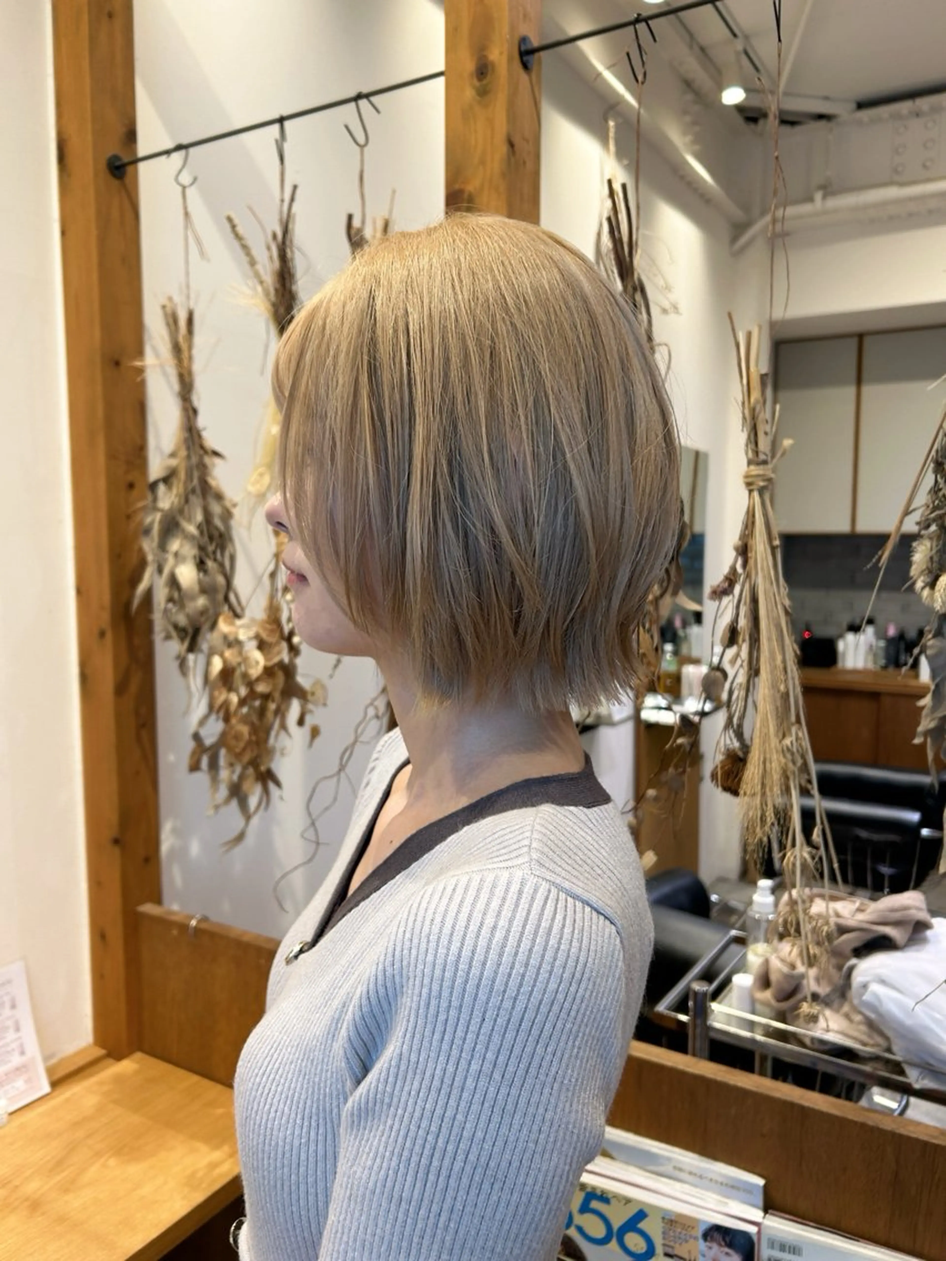 ショート カラー ヘアカラー ENIF ツキのヘアスタイル