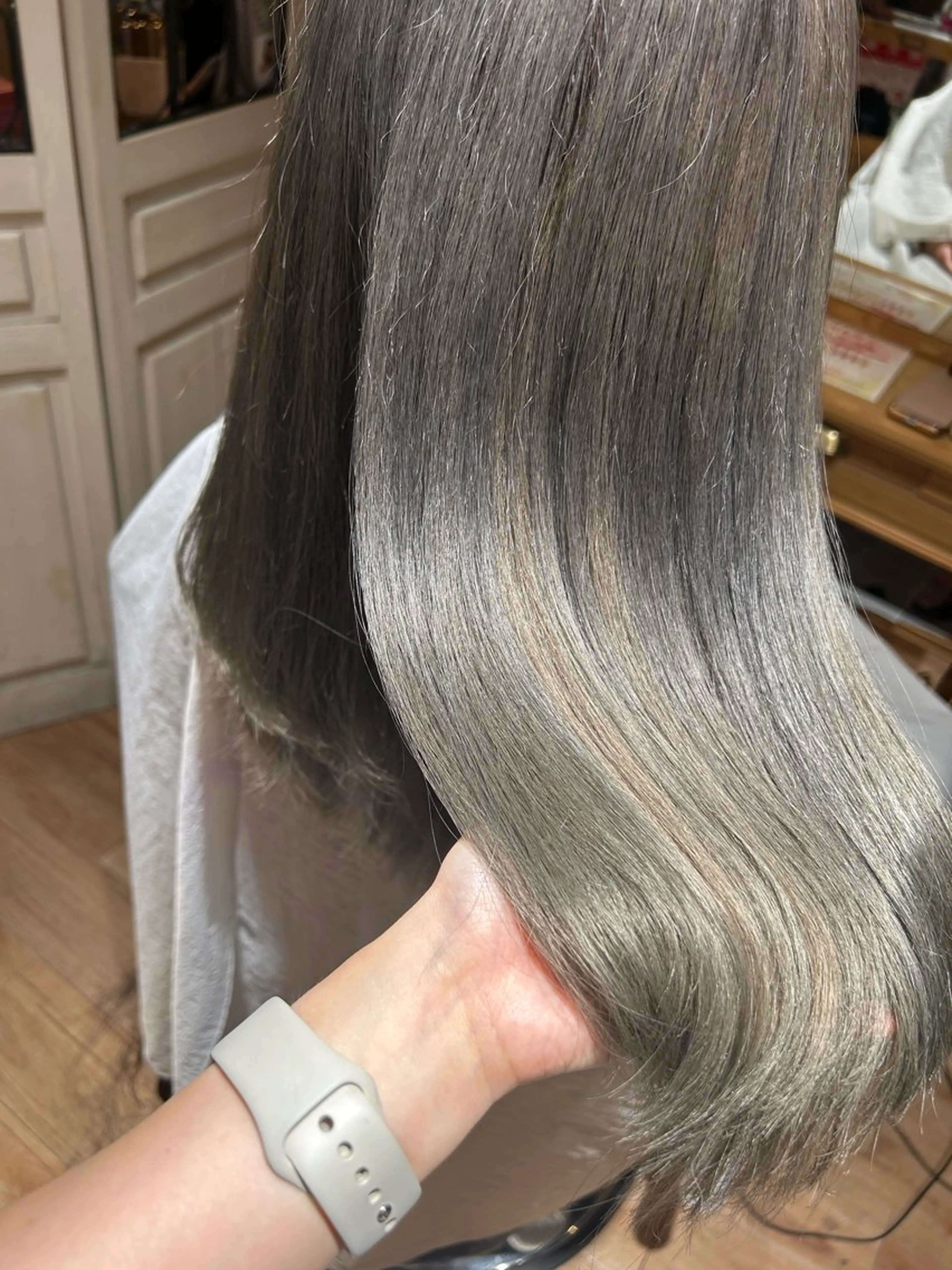 セミロング 巽 愛夏のヘアスタイル