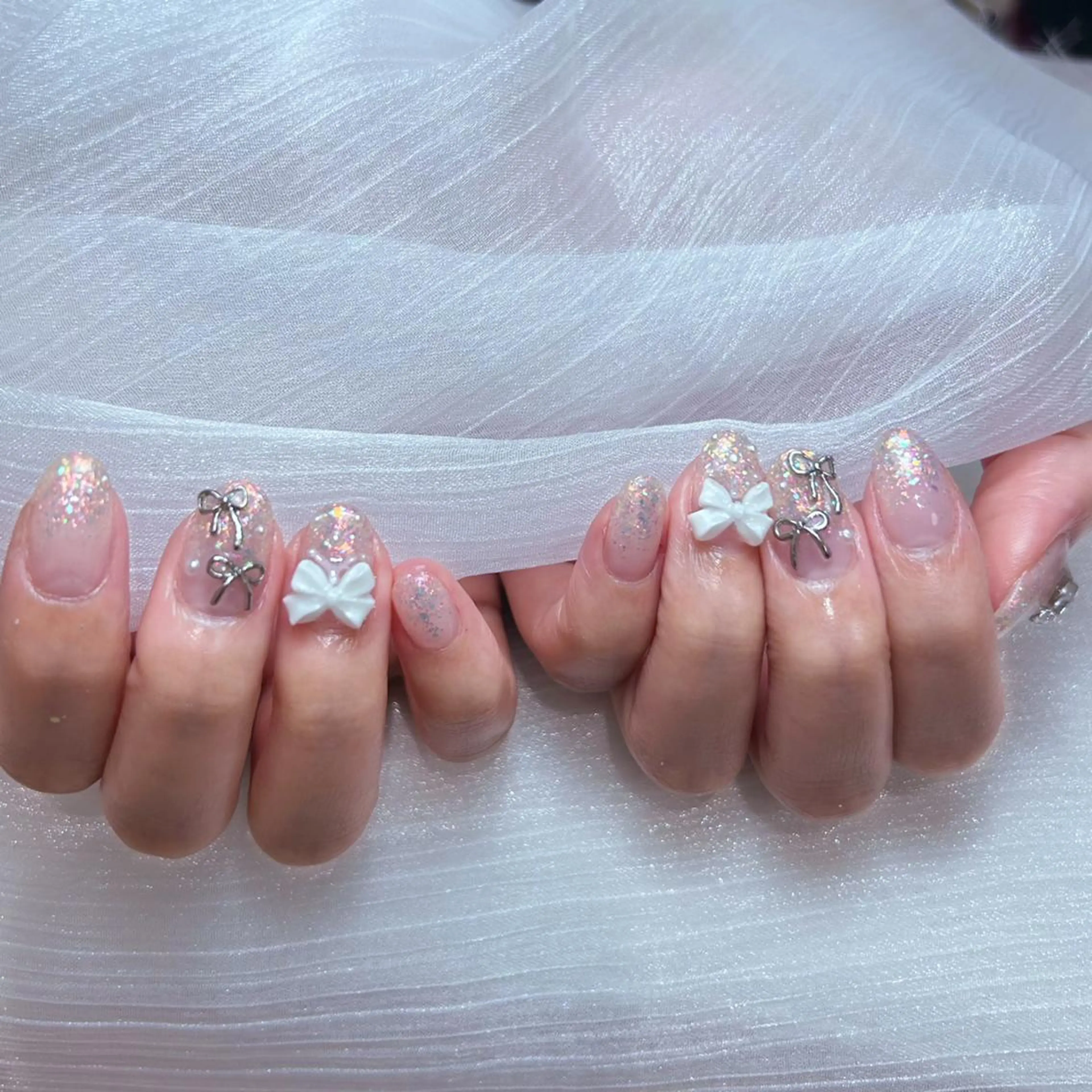 ネイル アートネイル オーロラネイル ガーリー キラキラネイル 韓国ネイル ハンドネイル Leah 💅のネイルデザイン