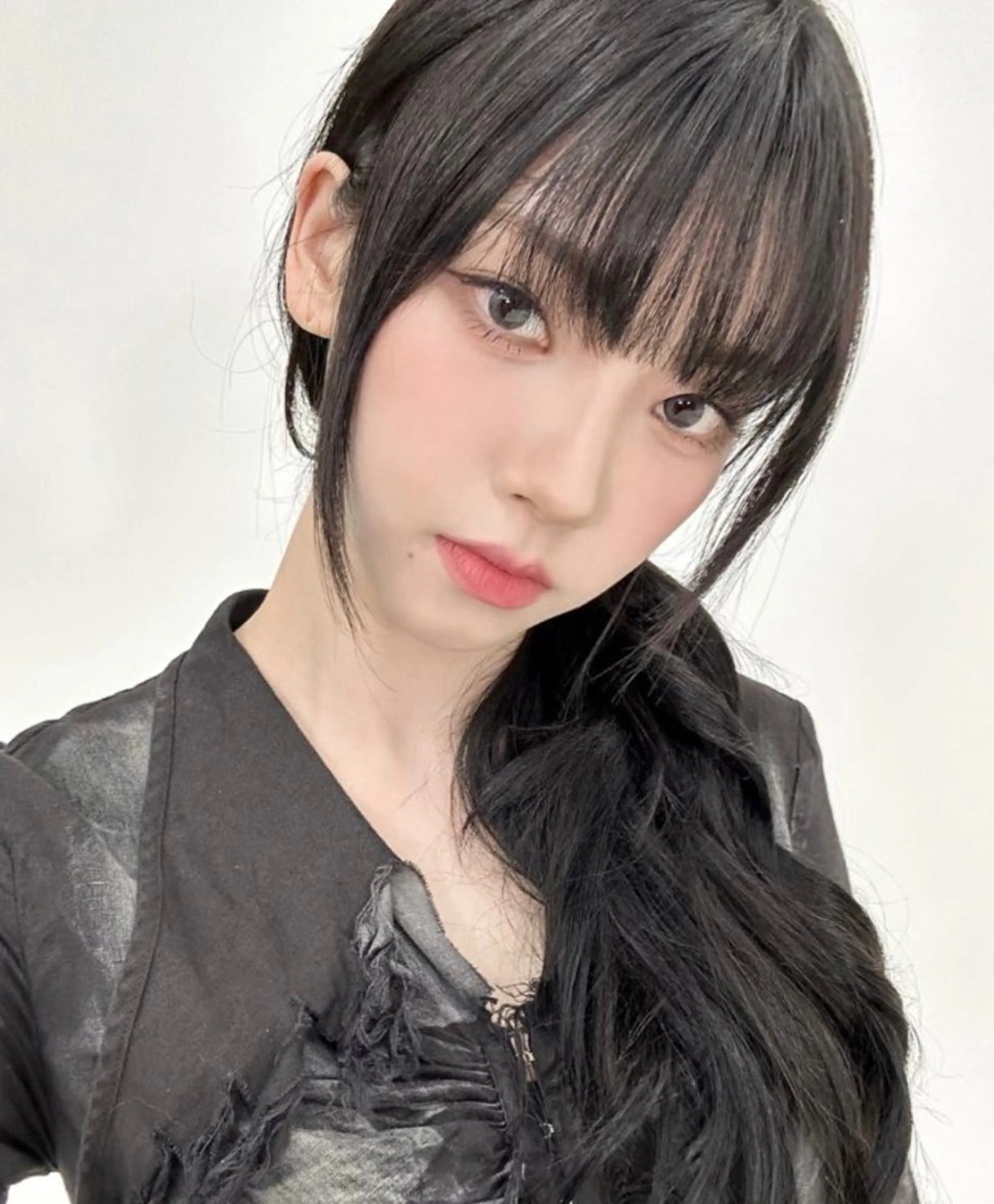 セミロング 中顔面短縮 顔まわり新田大翔のヘアスタイル