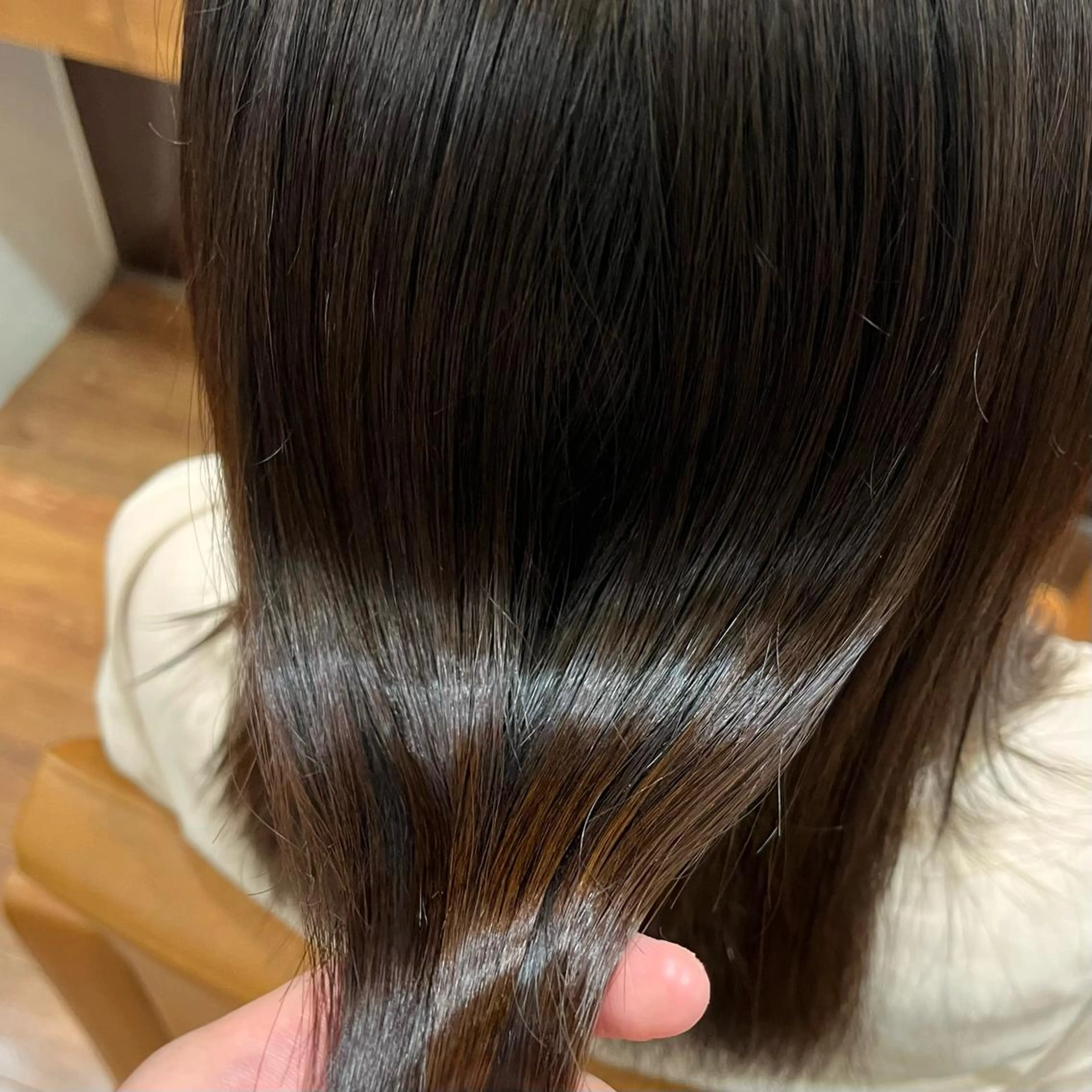 セミロング よしだ しおりのヘアスタイル
