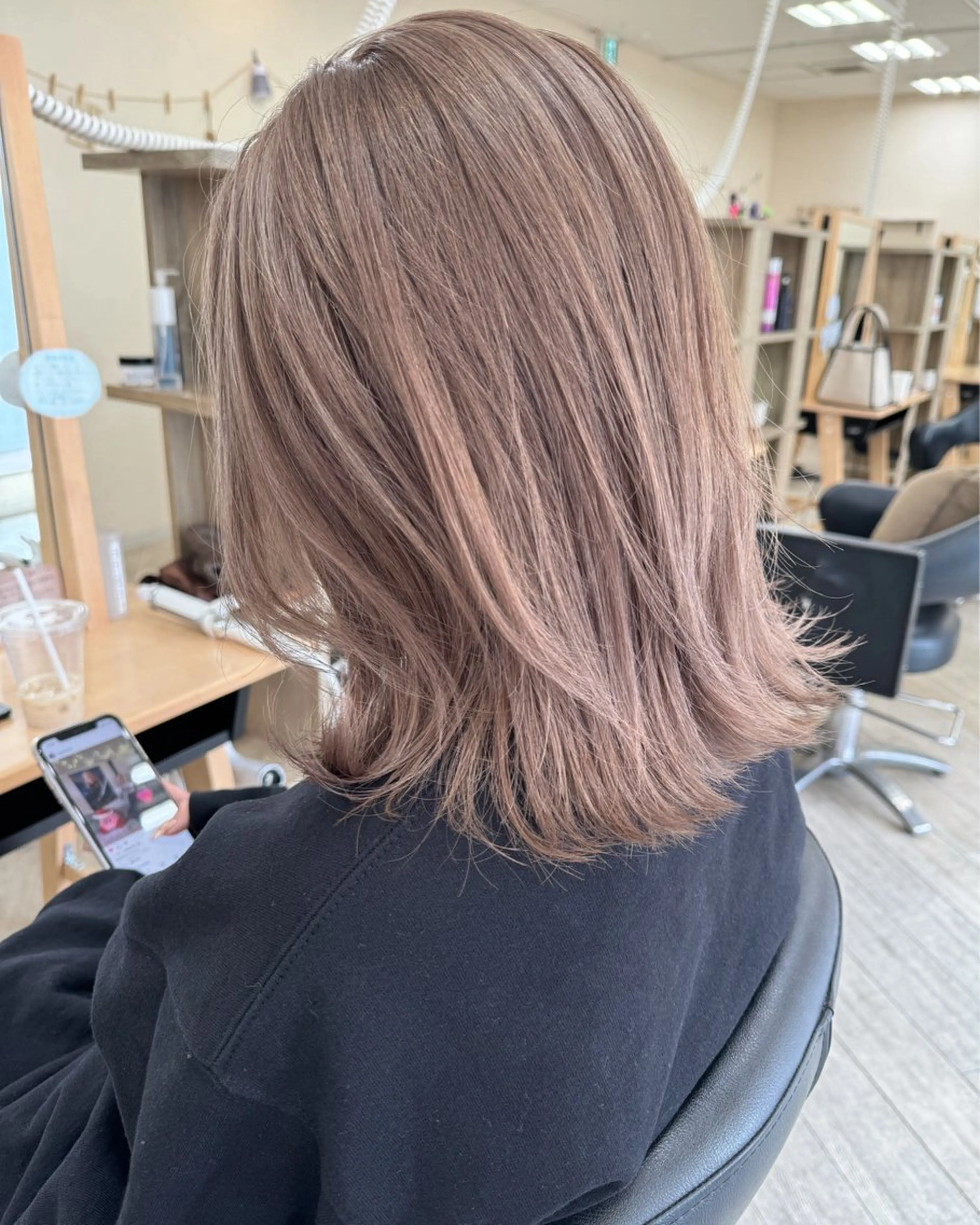 ミディアム カラー 立川 奈那子のヘアスタイル