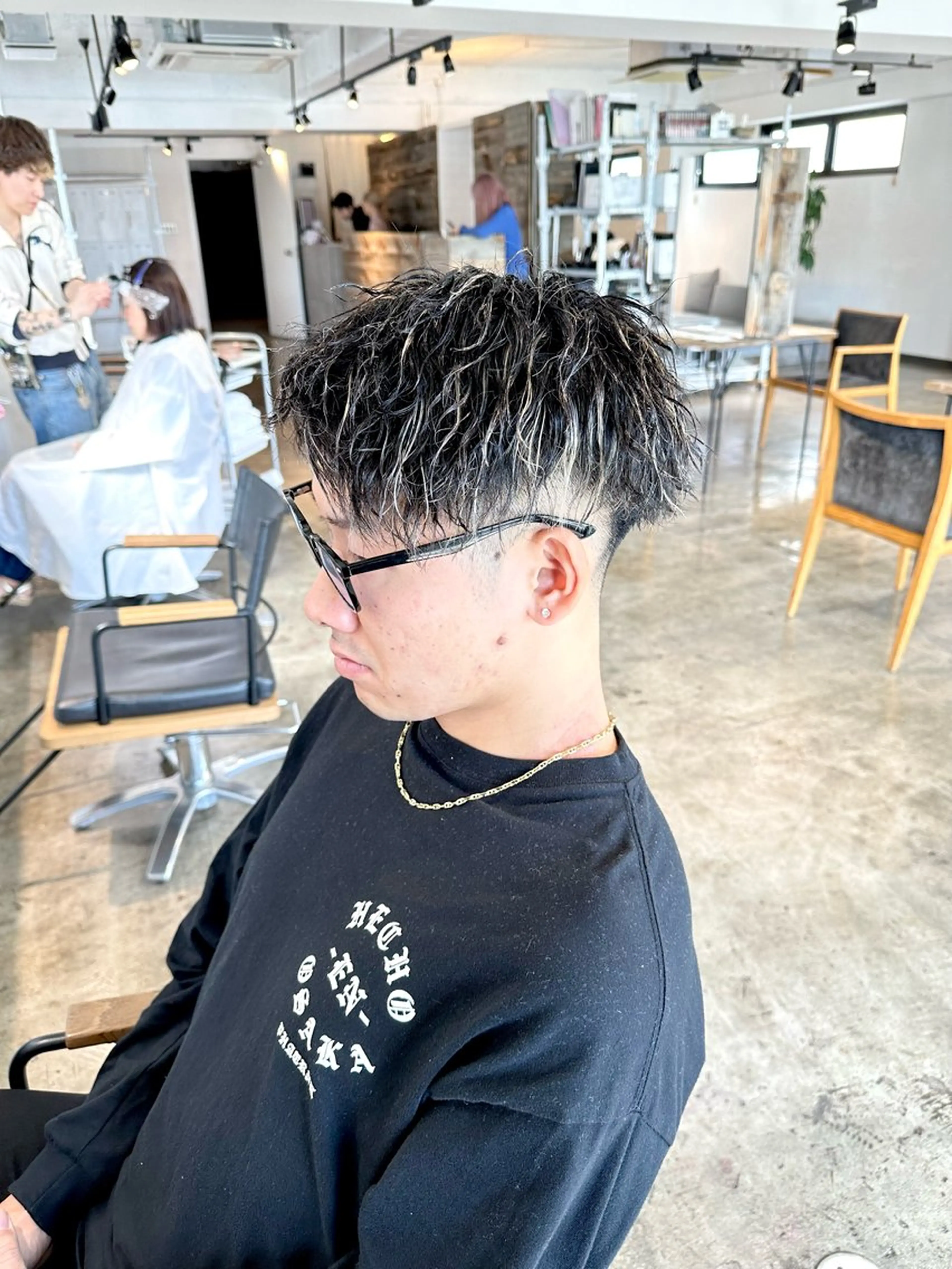 メンズ メンズハイライト マッシュ メンズパーマ メンズツイストパーマ 波巻きパーマ カット ヘアカラー トリートメント 骨格補正施術/メンズ 専門美容師/YUYAのヘアスタイル
