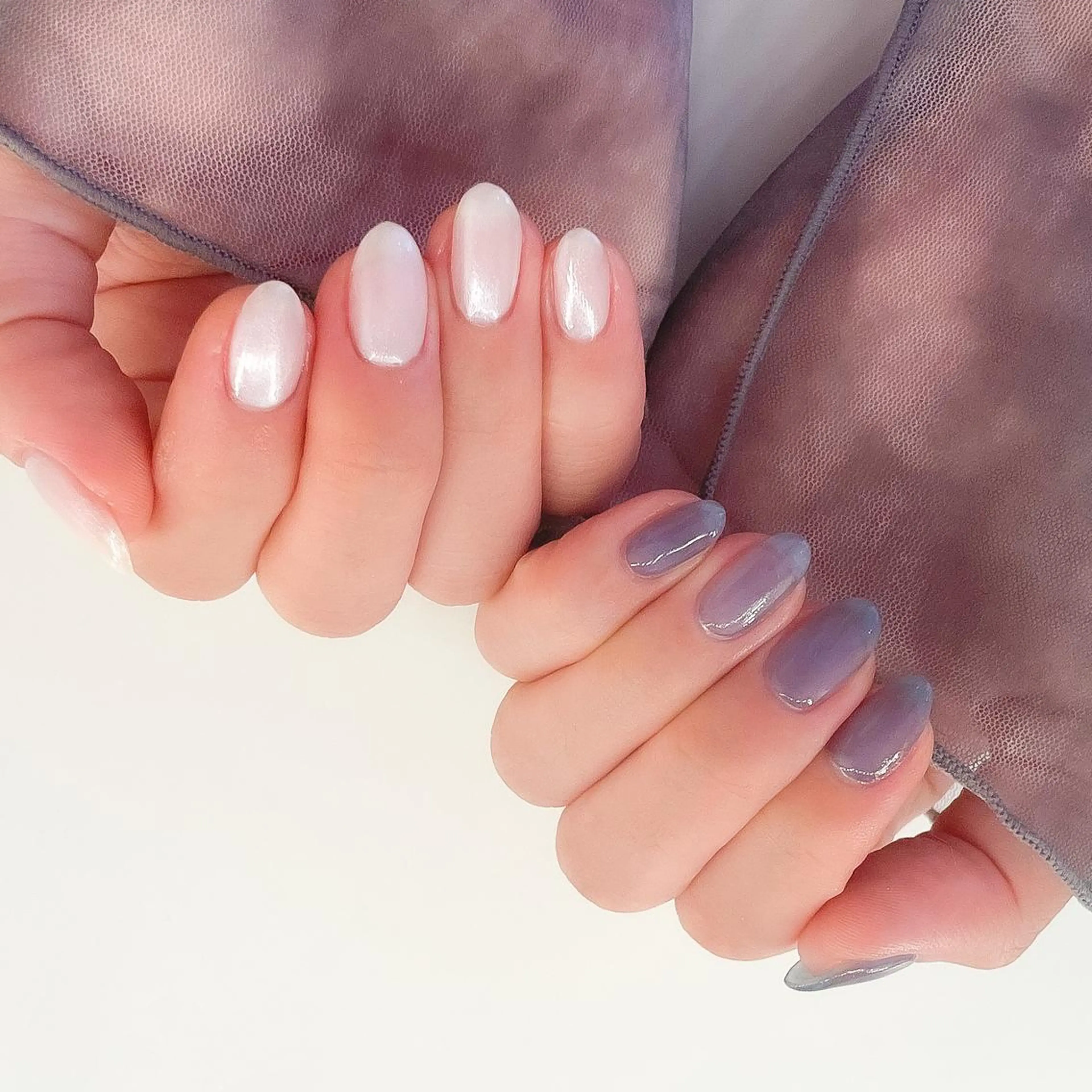 ネイル ミラーネイル ネイビー ホワイト ハンドネイル mew mew kotomiのネイルデザイン