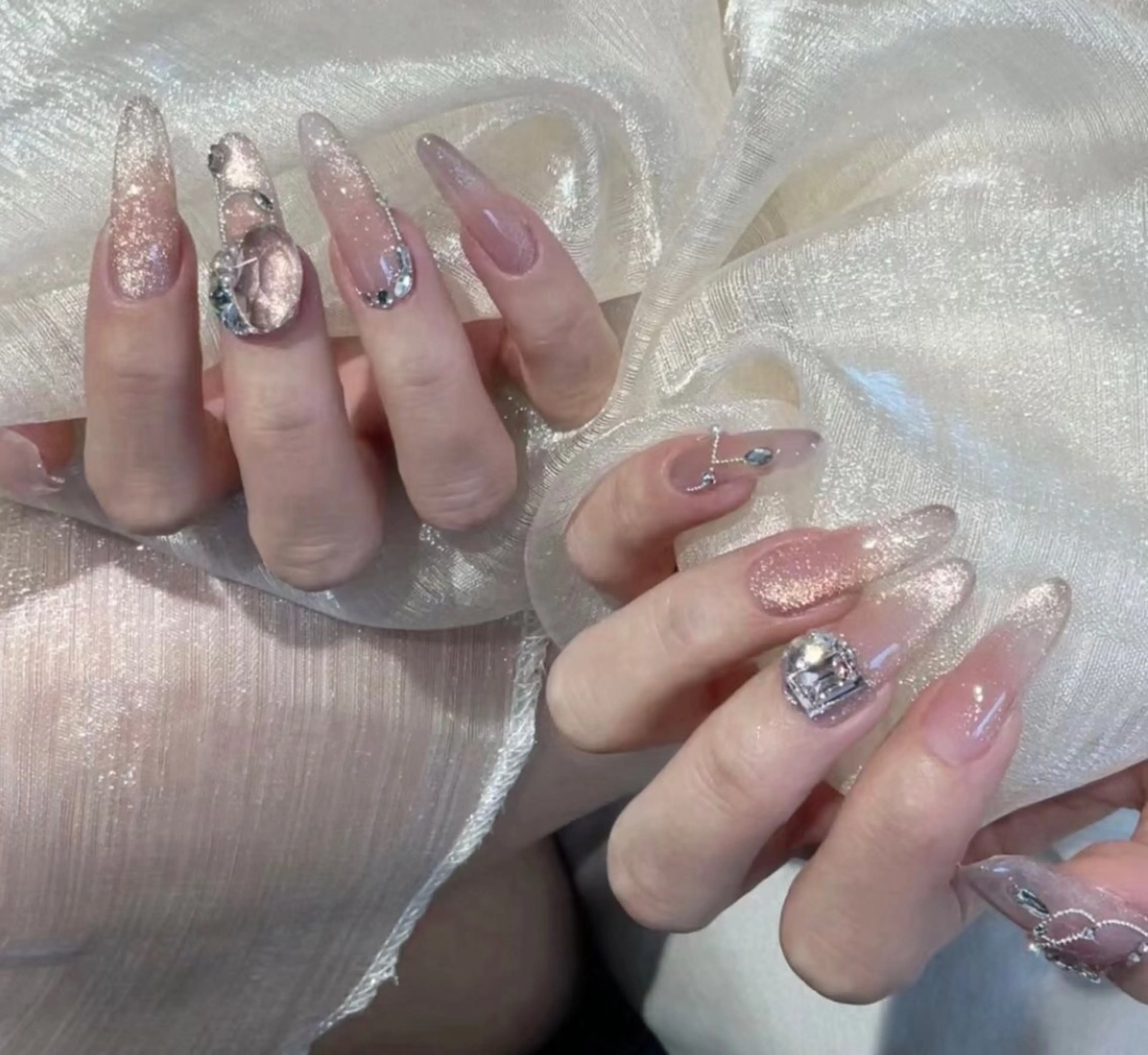 ネイル ハンドネイル リボン、ガーリー パーツ放題専門店のネイルデザイン