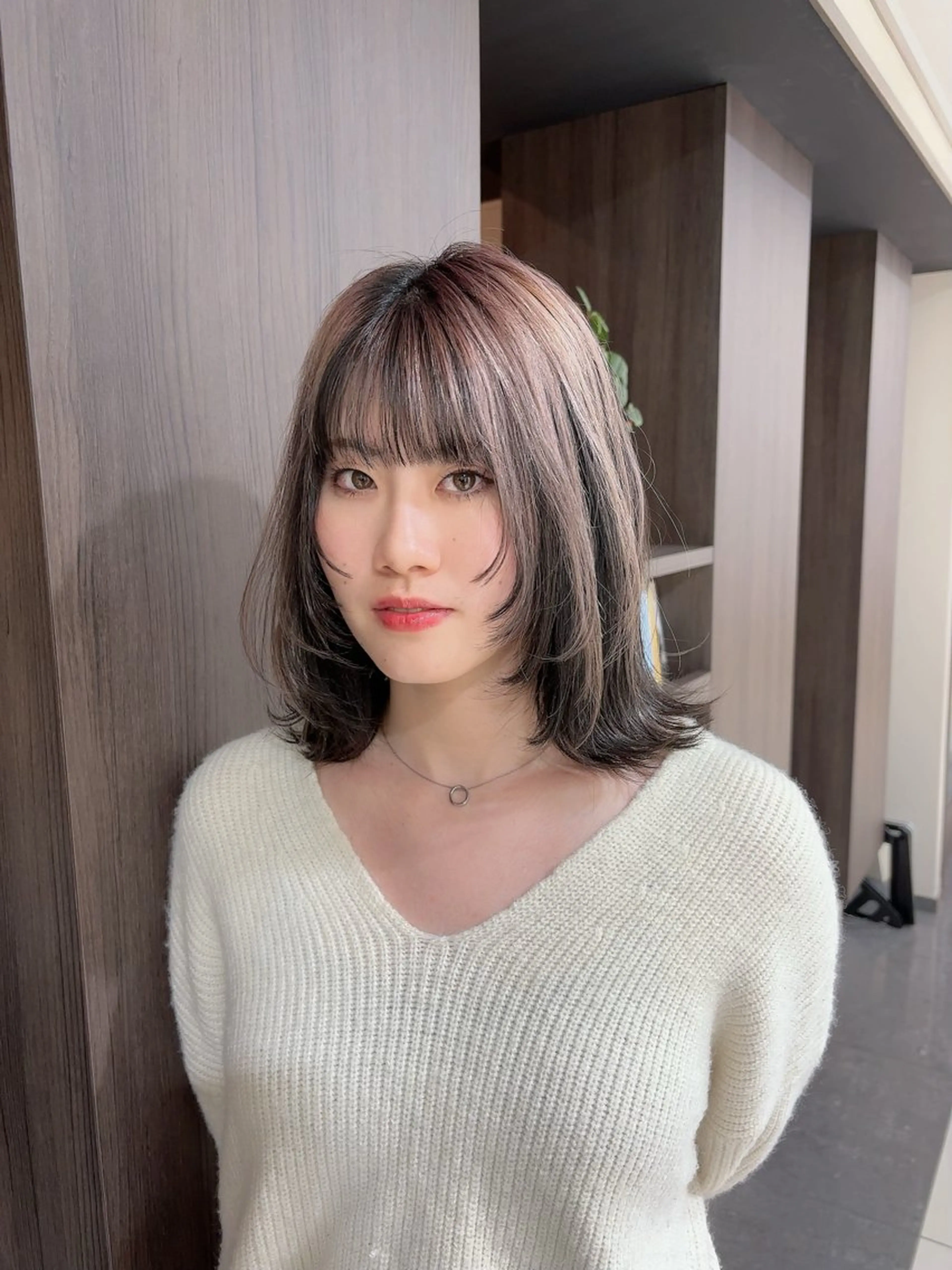 ミディアム レイヤー 艶々カラーのヘアスタイル