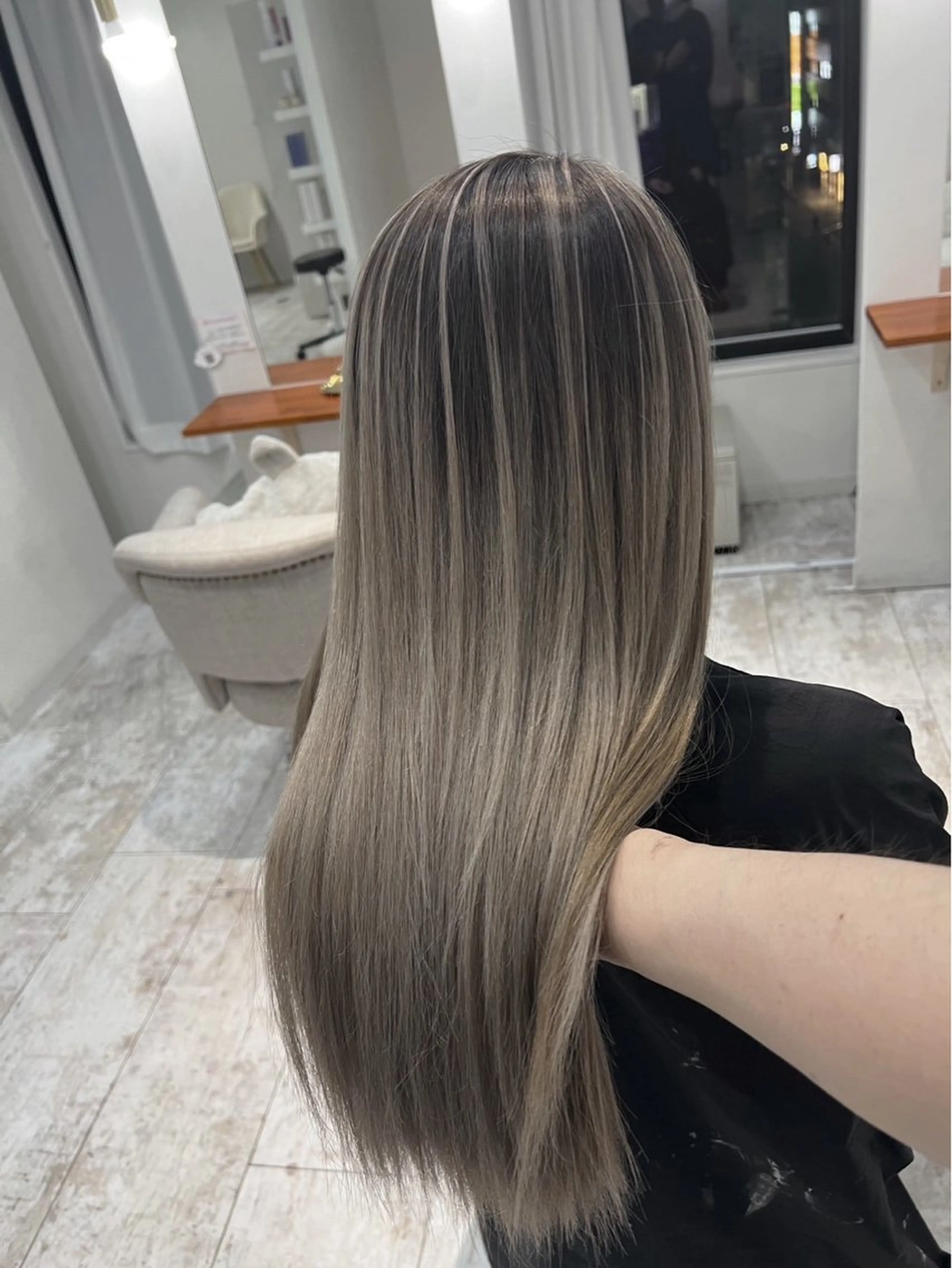 ロング カラー バレイヤージュ グレージュ レイヤーカット ヘアカラー トリートメント ROBIN所属・指名数No.1 /NAOYAのヘアスタイル