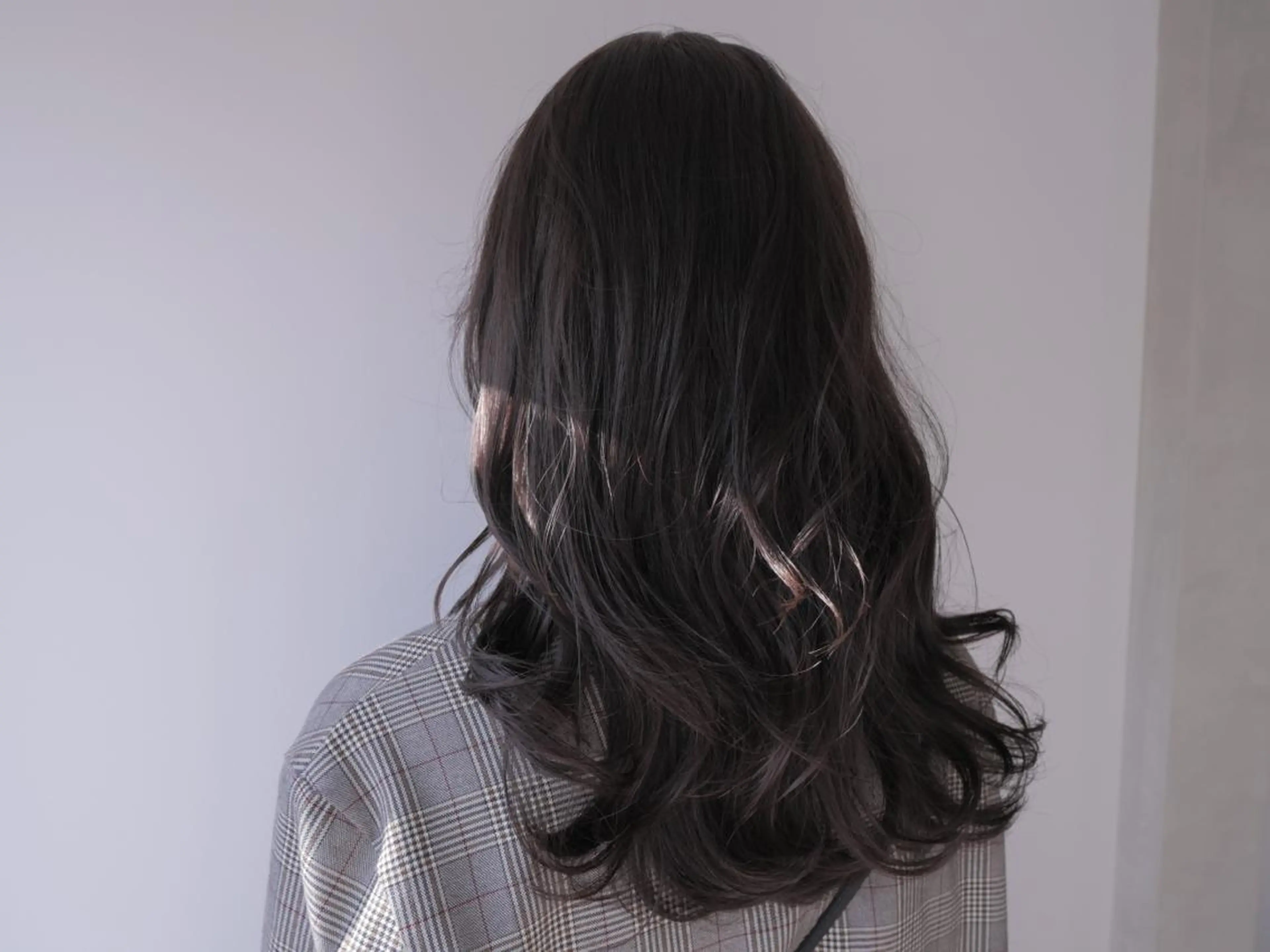 ロング カラー アッシュ アッシュグレー 透明感カラー 韓国風ヘア レイヤーカット 太田ありさ クリーミーヘアカラーのヘアスタイル