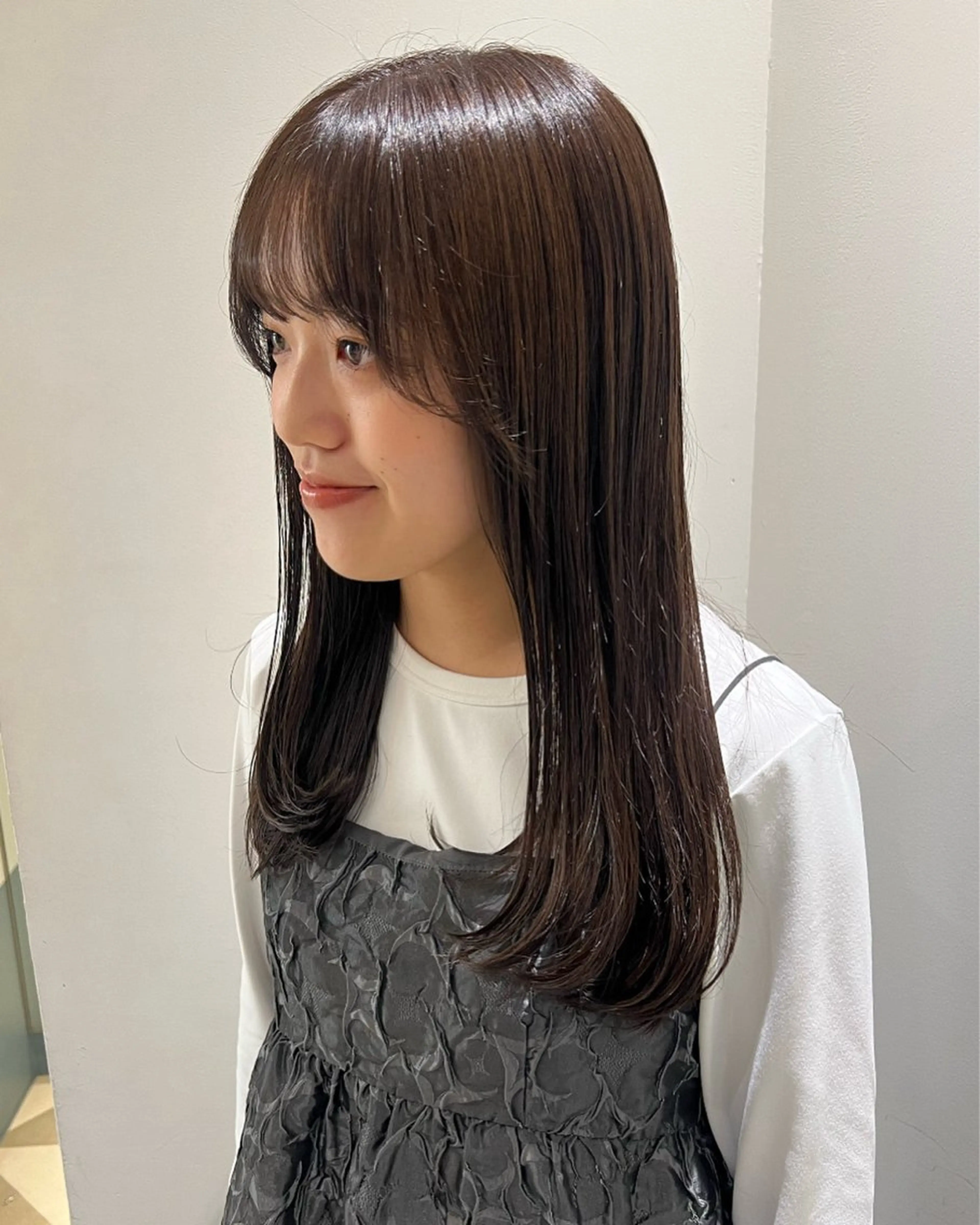 ミディアム 成岡 愛美のヘアスタイル