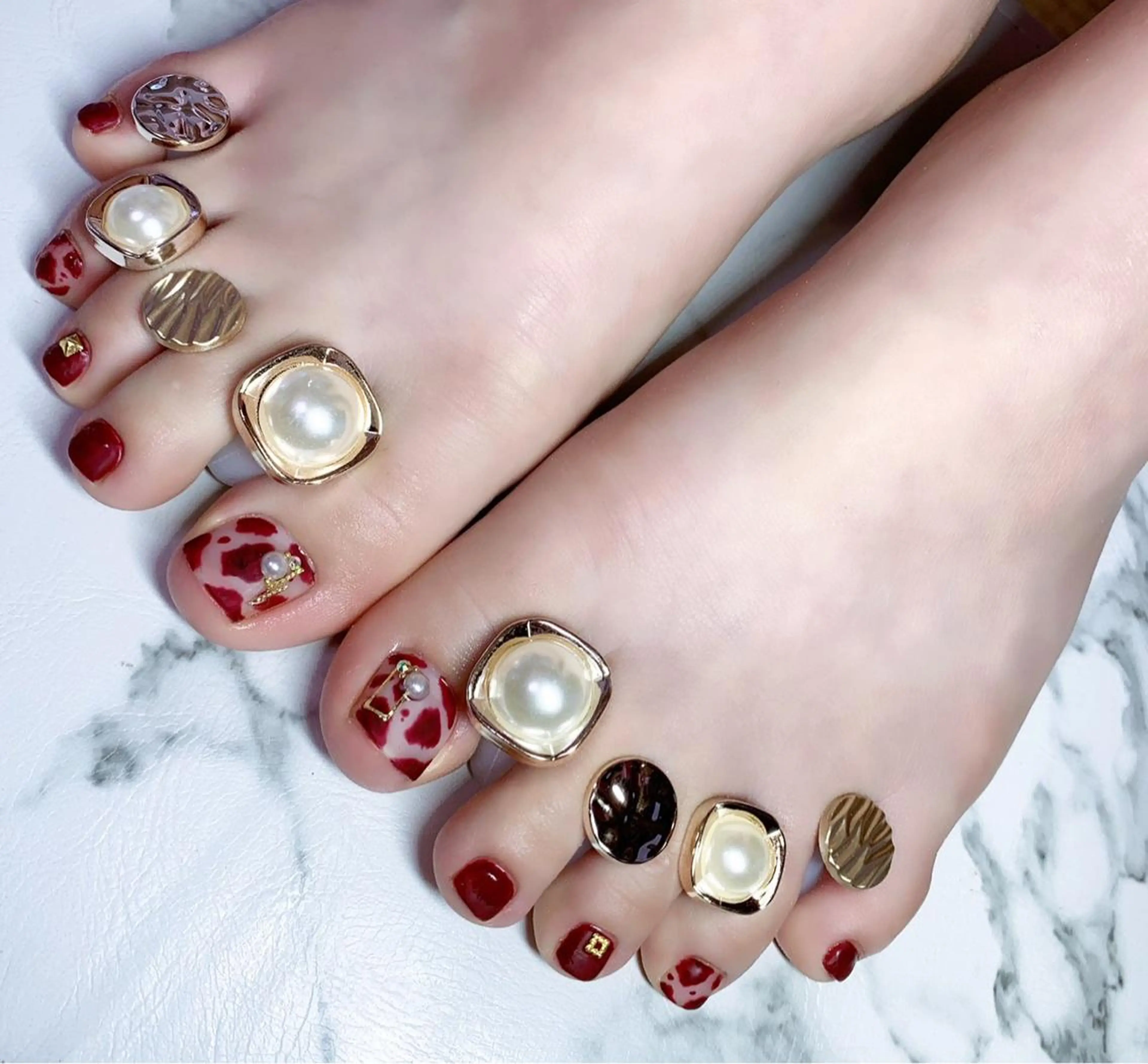 ネイル アニマル柄 アートネイル ボルドー フットネイル ニュアンスネイル フットネイル x.1.0.nail ♡Cのネイルデザイン