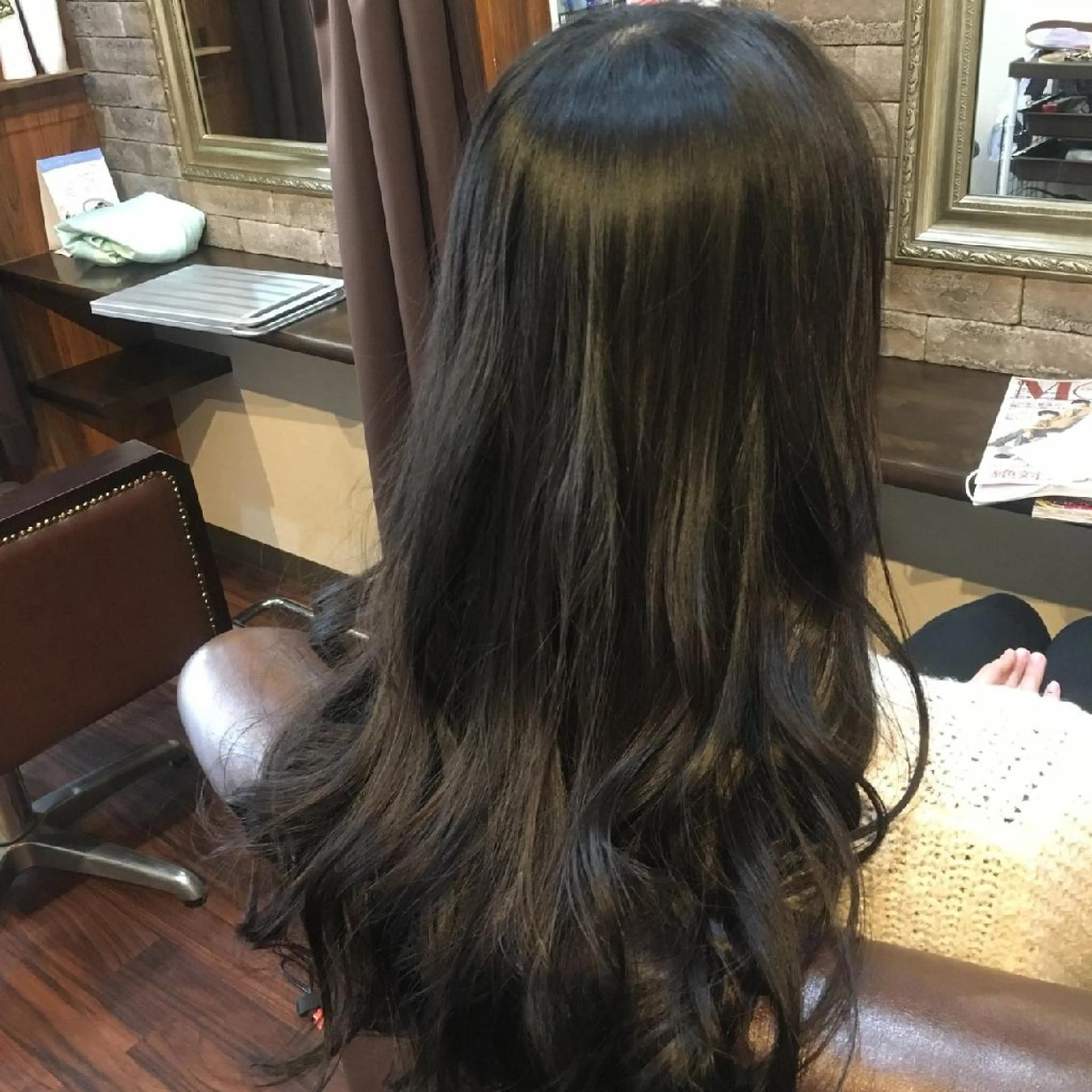 セミロング カラー 黒髪 ナチュラルブラック ヘアカラー トリートメント 美髪 カラーリストのヘアスタイル
