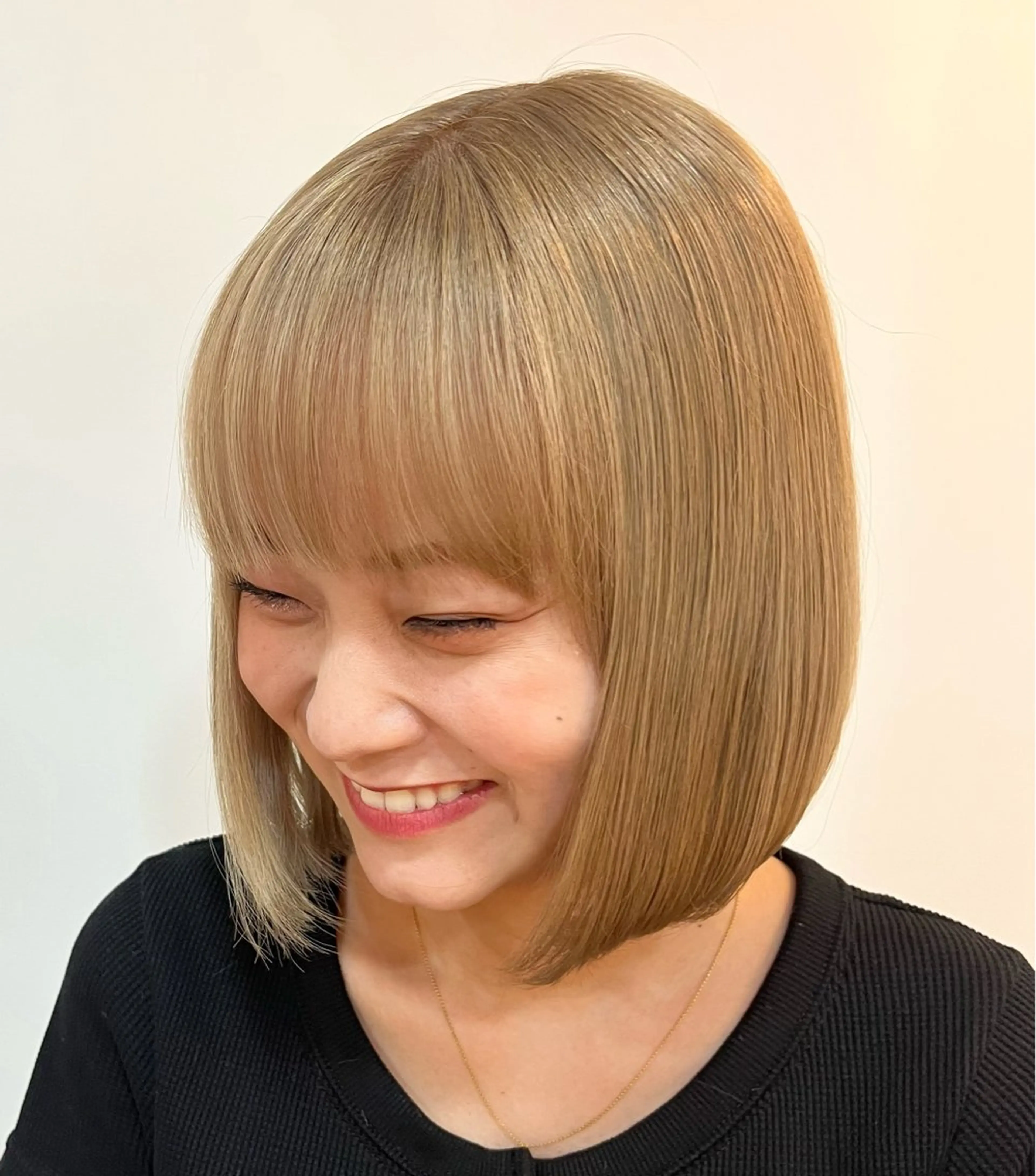 ショート カラー ベージュカラー ブリーチ ケアブリーチ ボブ WHITE  EYE 駒崎の眉毛・アイブロウイメージ