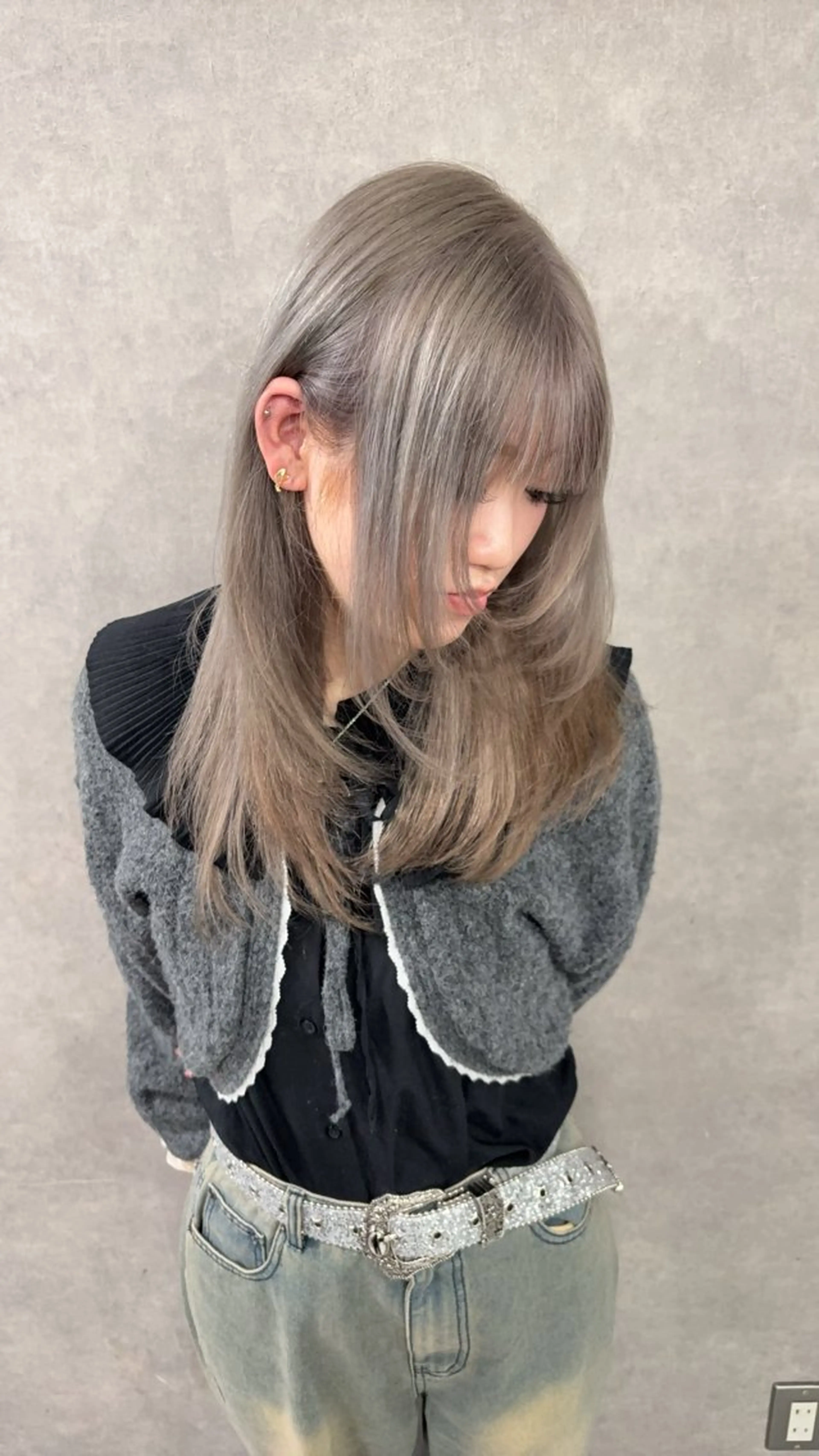 セミロング カラー ヘアカラー がわ/ハイレイヤー /ハイトーンカラーのヘアスタイル